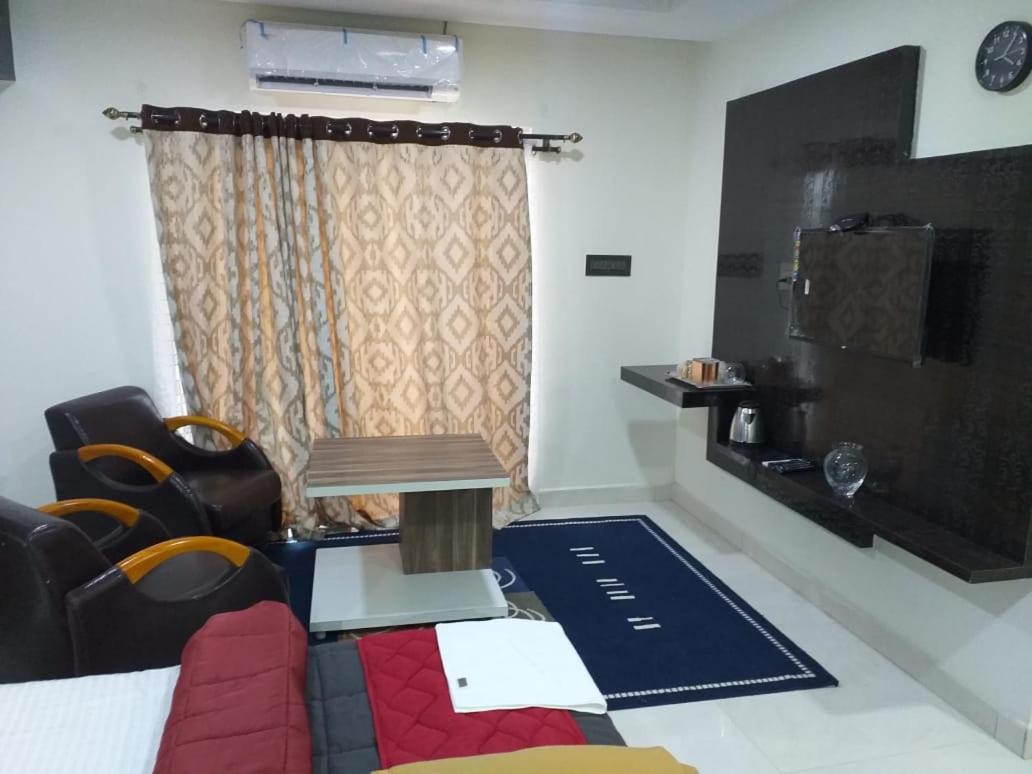 Deluxe Double or Twin Room with Balcony - Photo 3