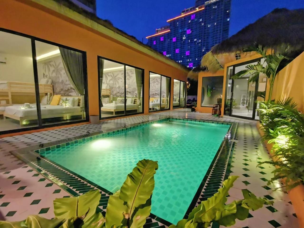 Four-Bedroom Villa with Private Pool - Photo 32
