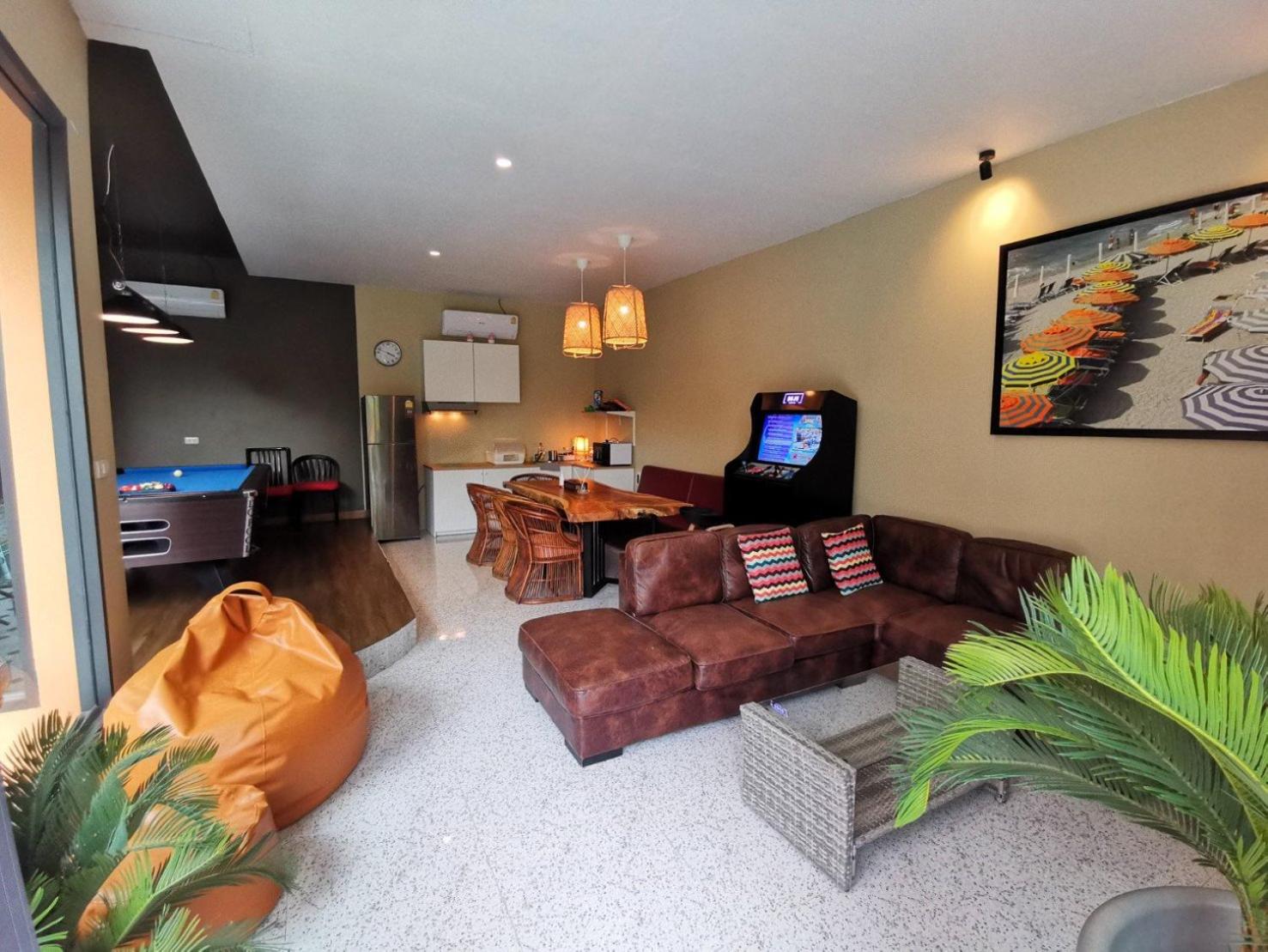Four-Bedroom Villa with Private Pool - Photo 8