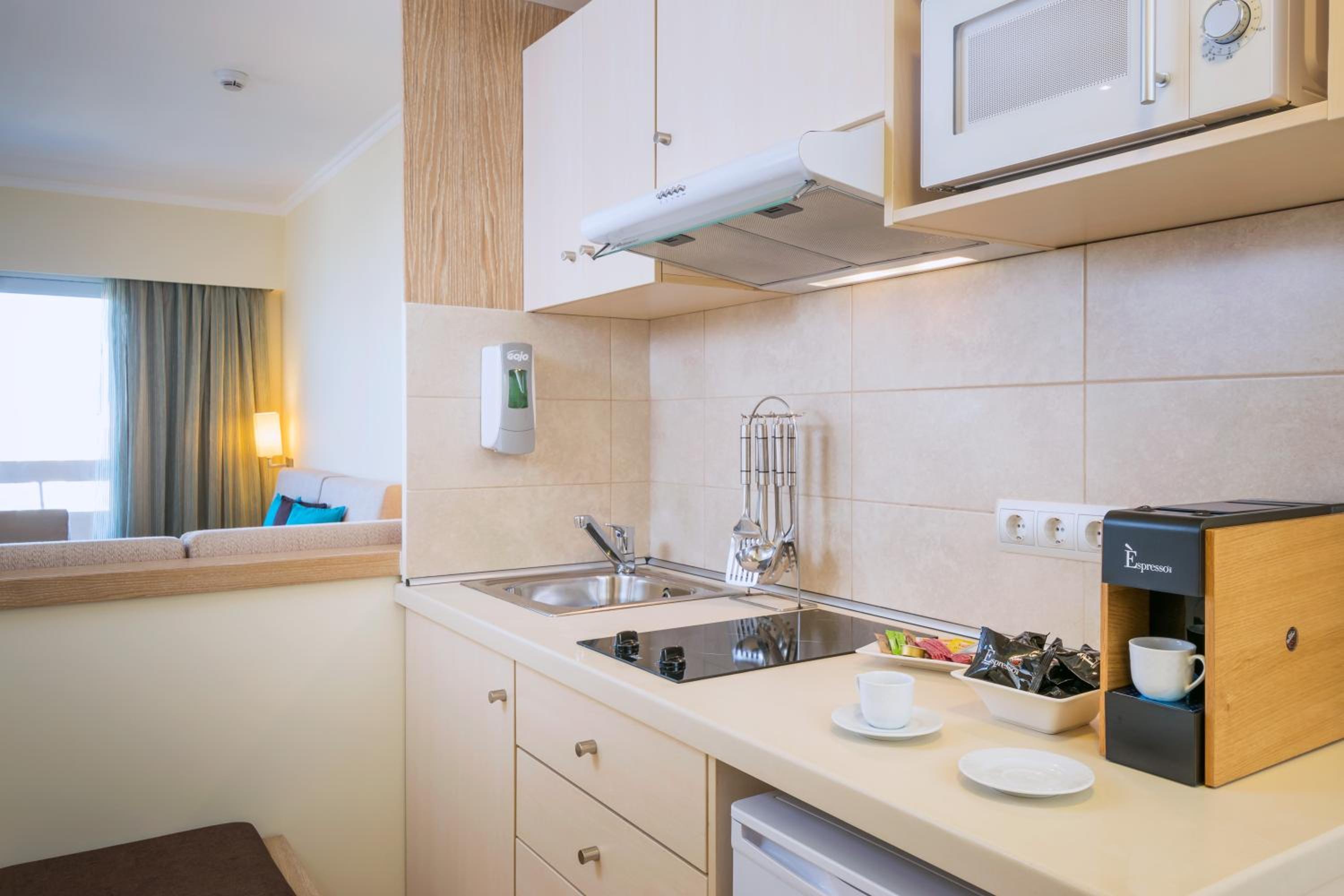 Deluxe Apartment (2-5 Adults) with Garden View thumbnail 6