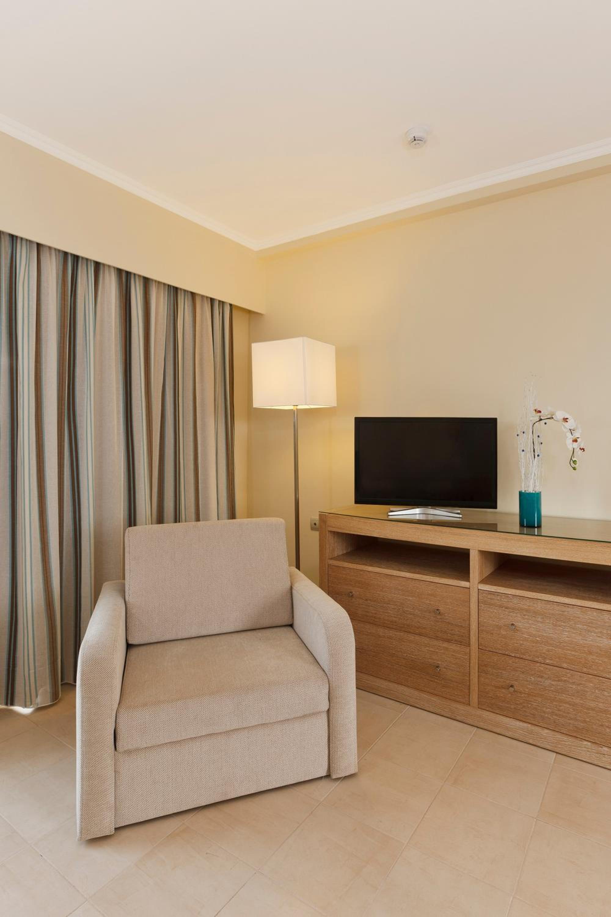 Deluxe Apartment (2-5 Adults) with Garden View