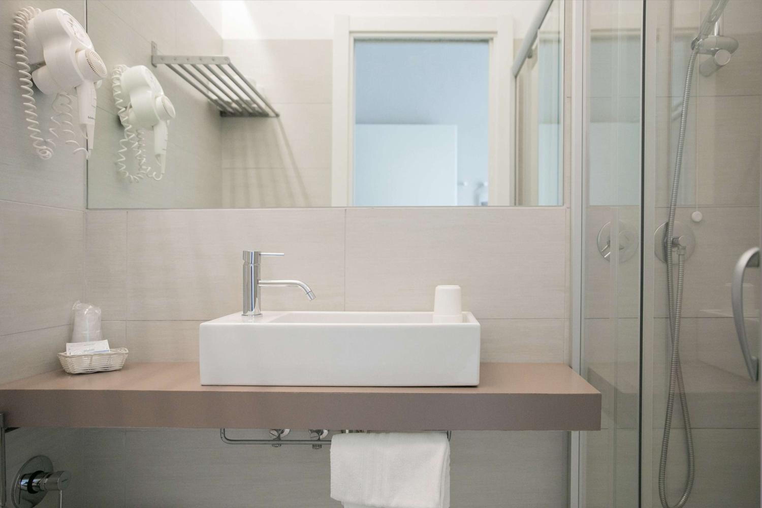 Double or Twin Room with Sea View photo 3