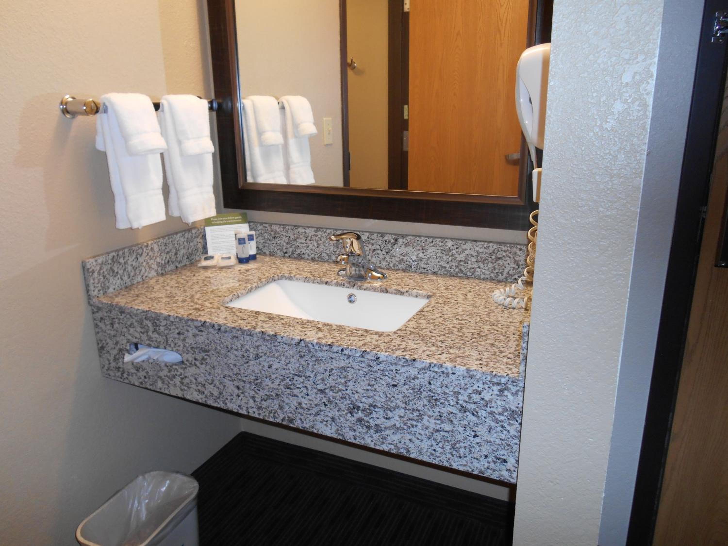 King Room - Non-Smoking - Photo 2