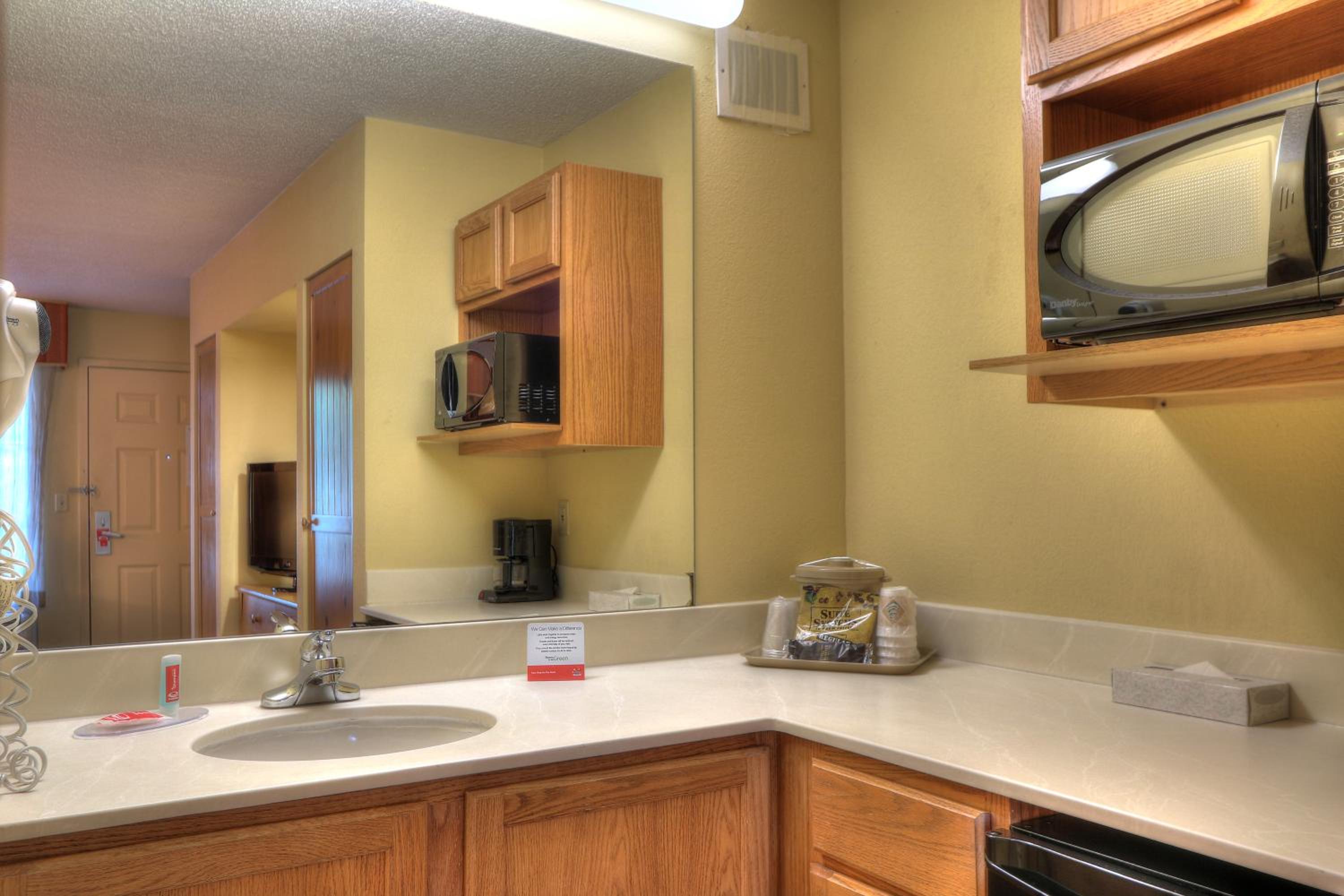 King Room - Accessible/Non-Smoking - Photo 3