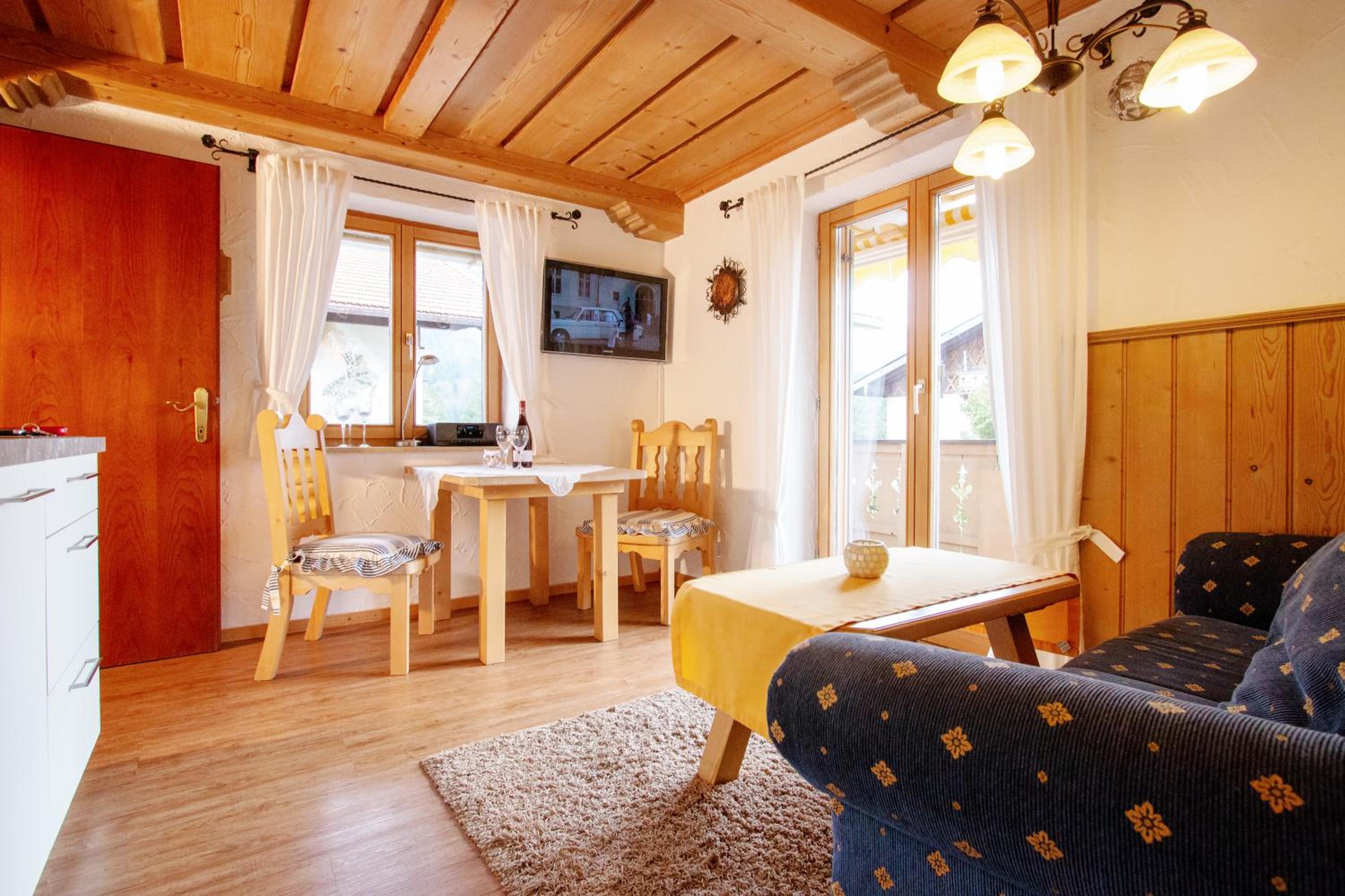 Apartment with Balcony photo 3