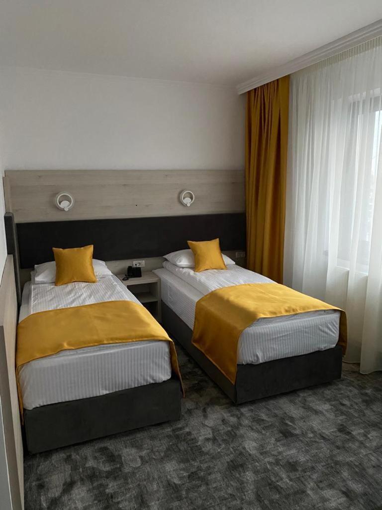 Large Double or Twin Room - Photo 11