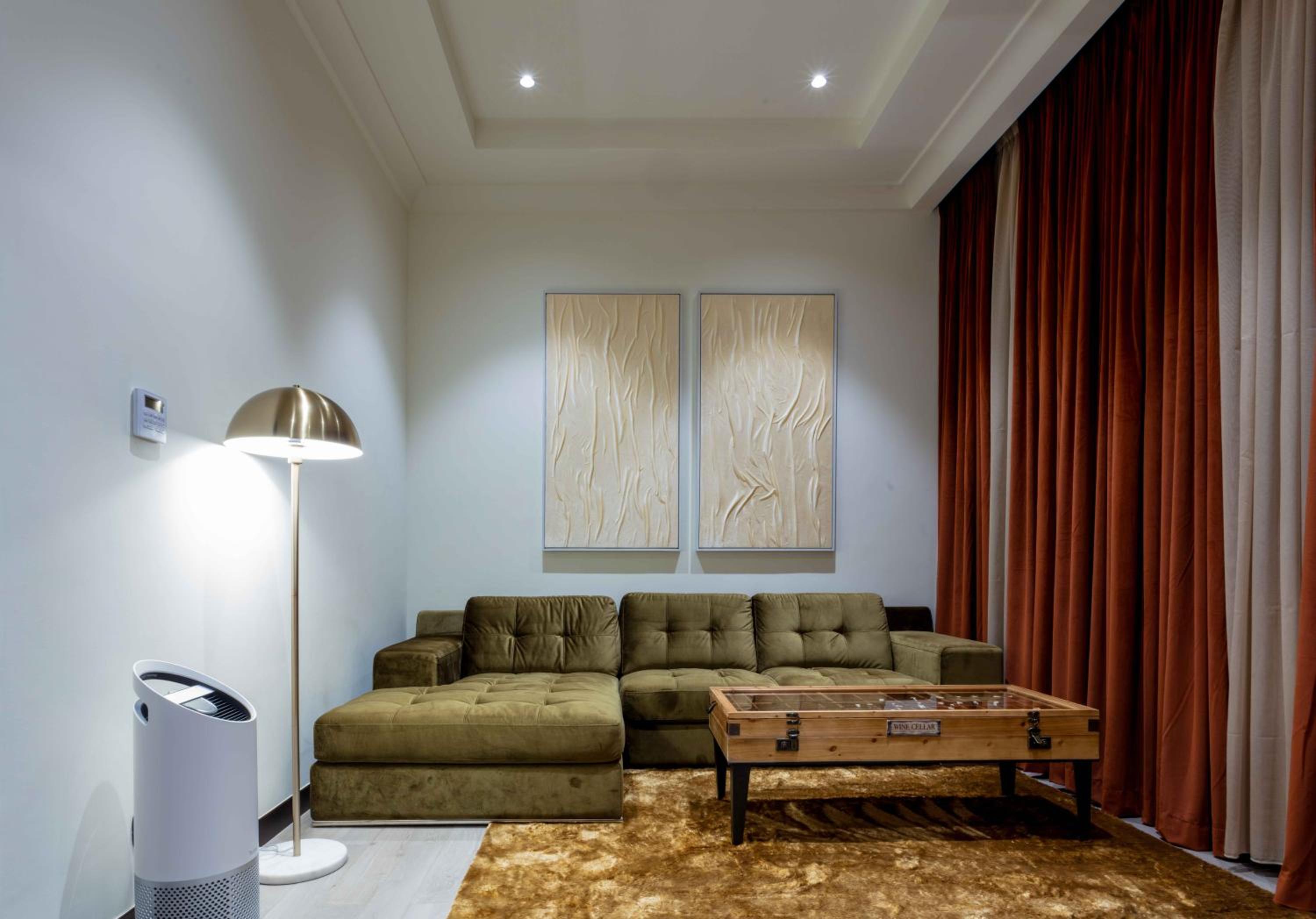 Deluxe Queen Suite