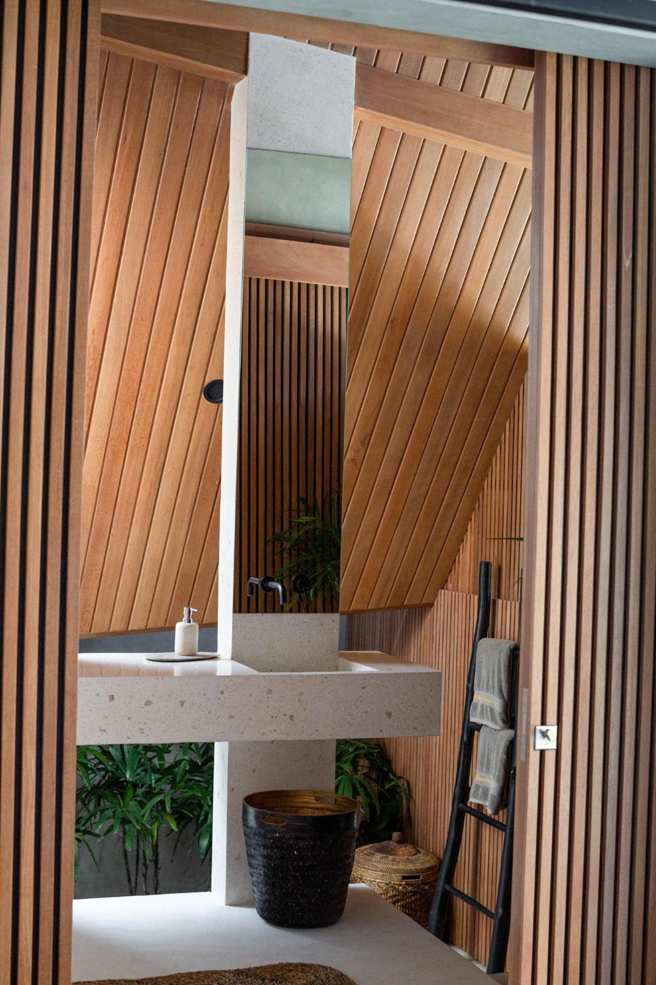 Superior Bungalow - Photo 13