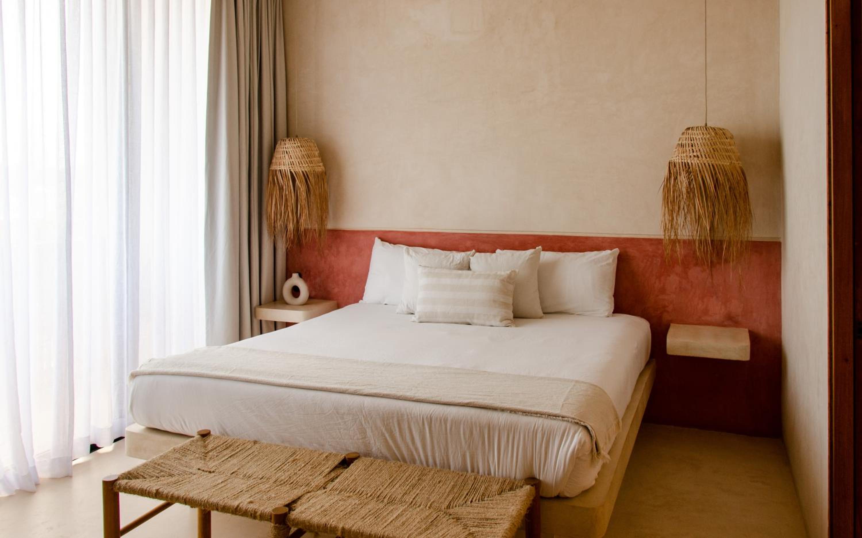 King Suite with Balcony - Photo 35