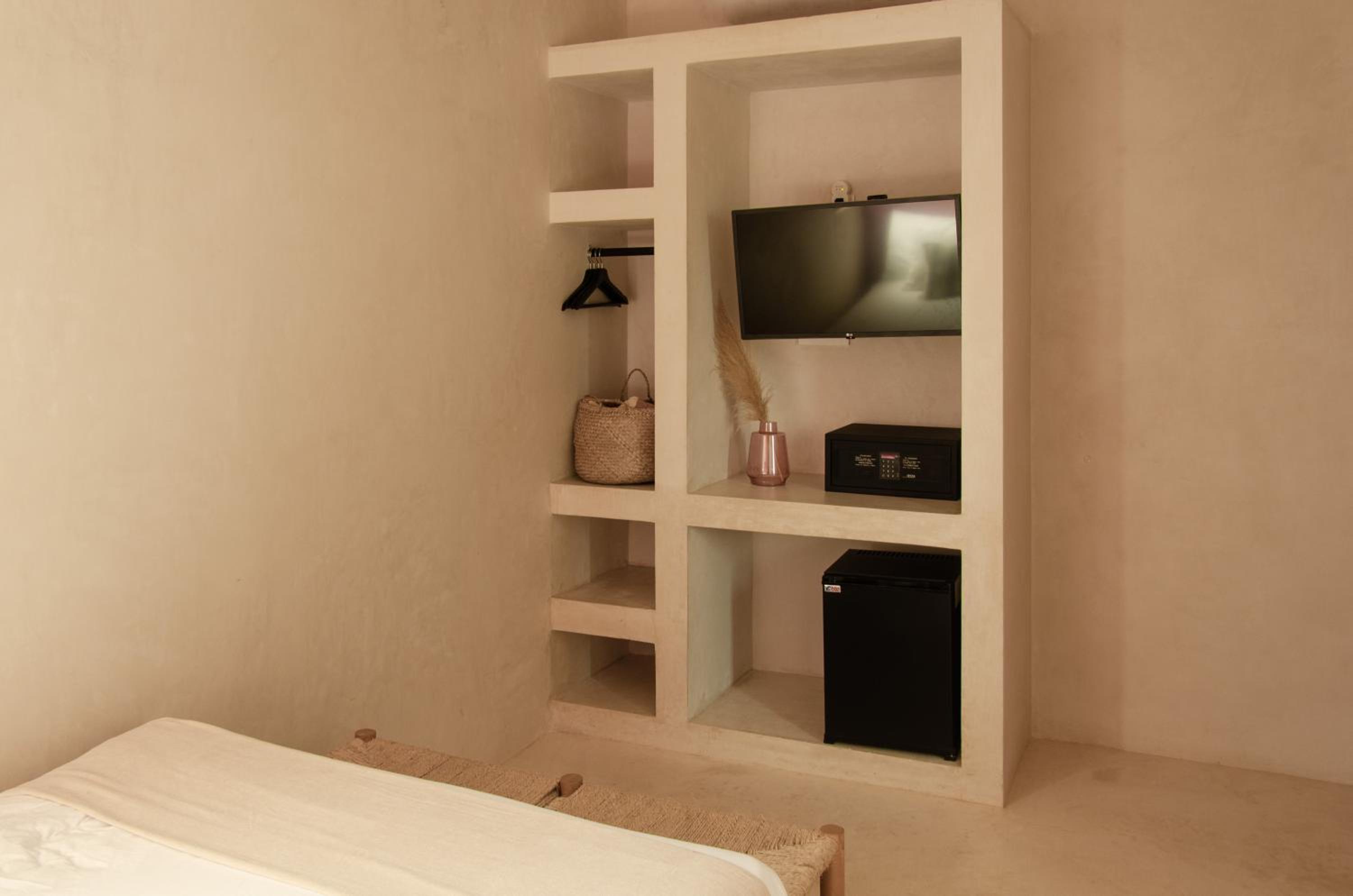 Small Double Room - Photo 12