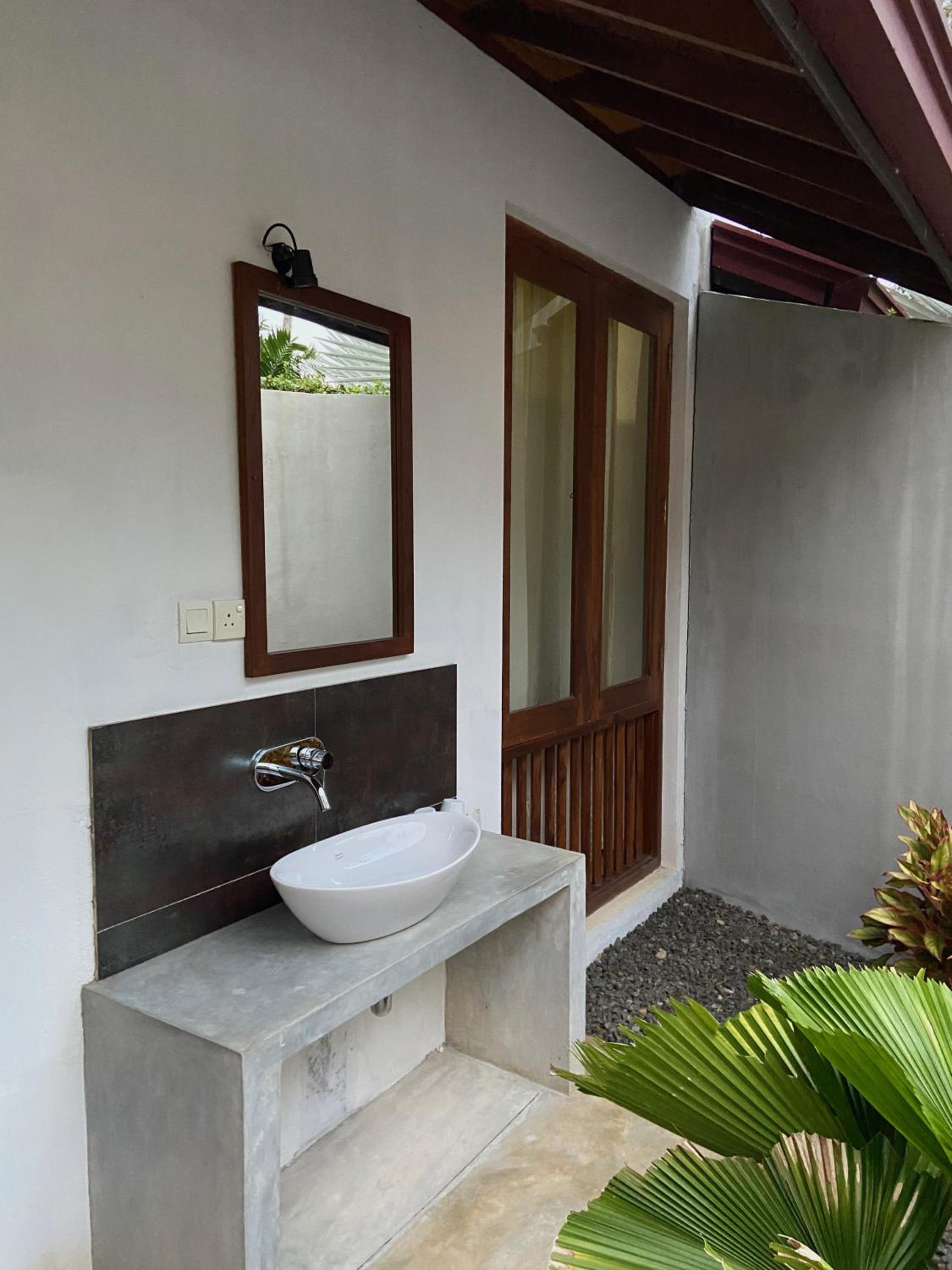 Deluxe Bungalow with Garden View photo 3