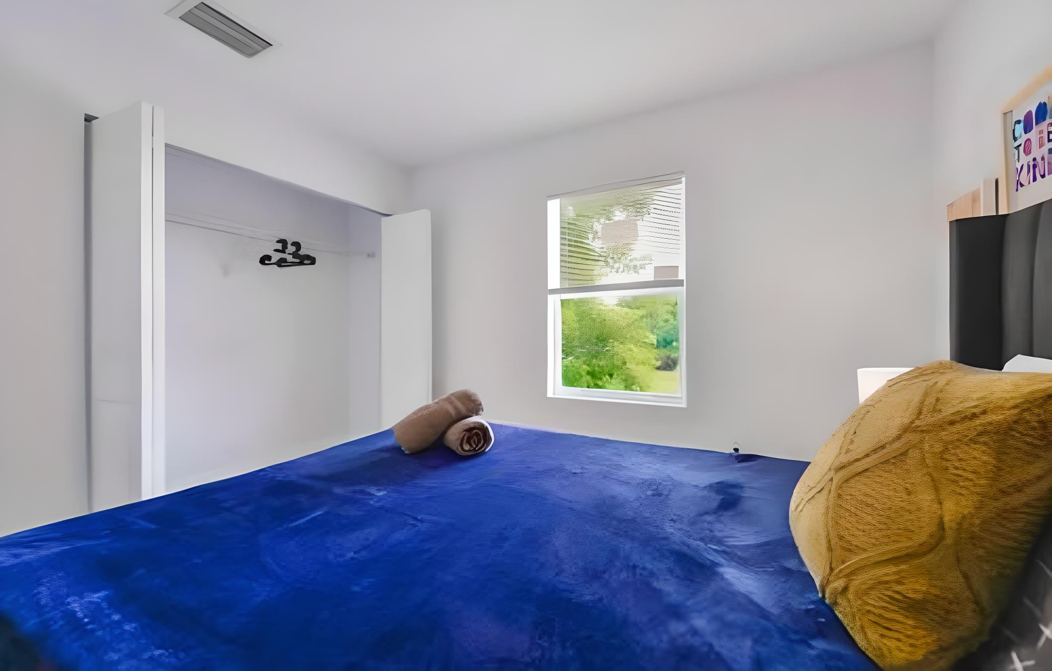 Three-Bedroom House photo 3