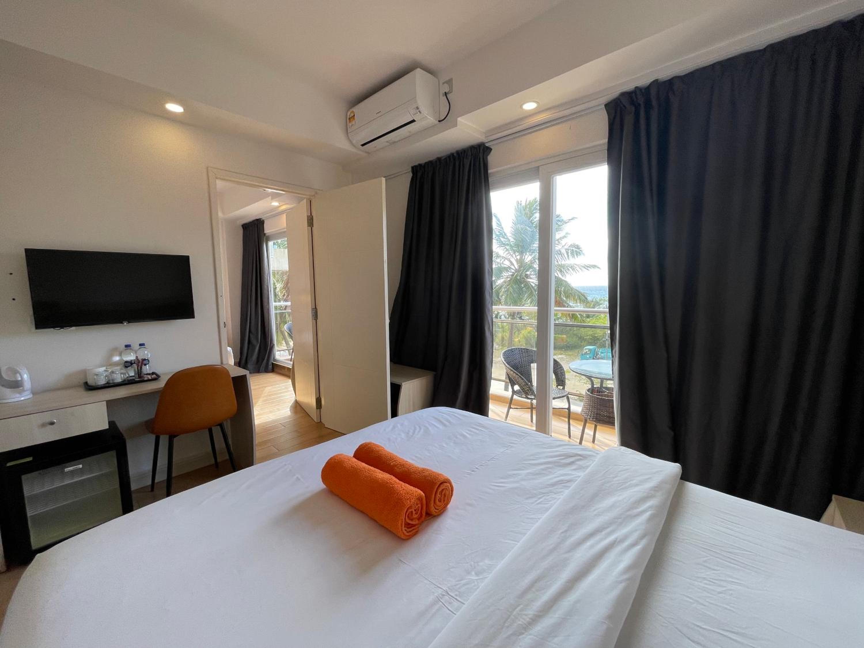 Family Room with Sea View photo 2