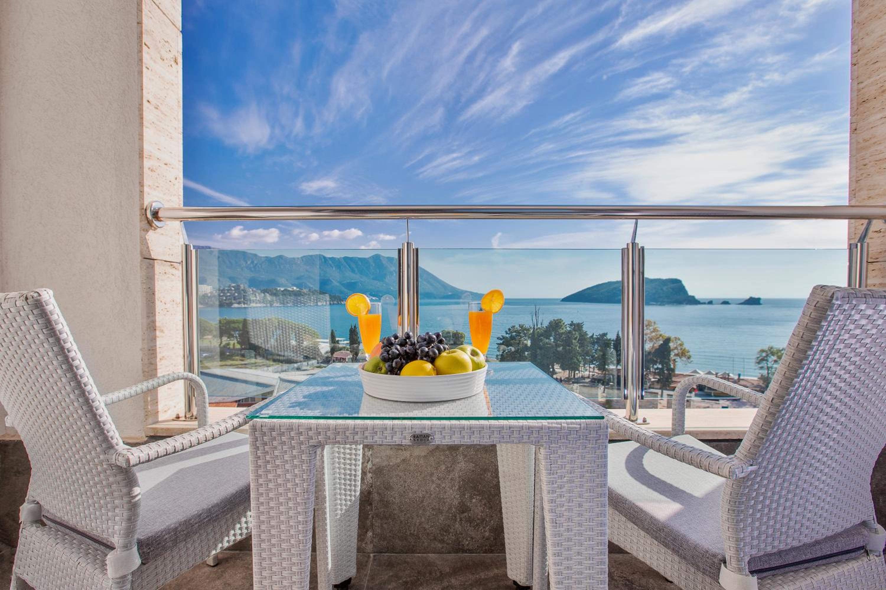 Double or Twin Room with Balcony and Sea View photo 1
