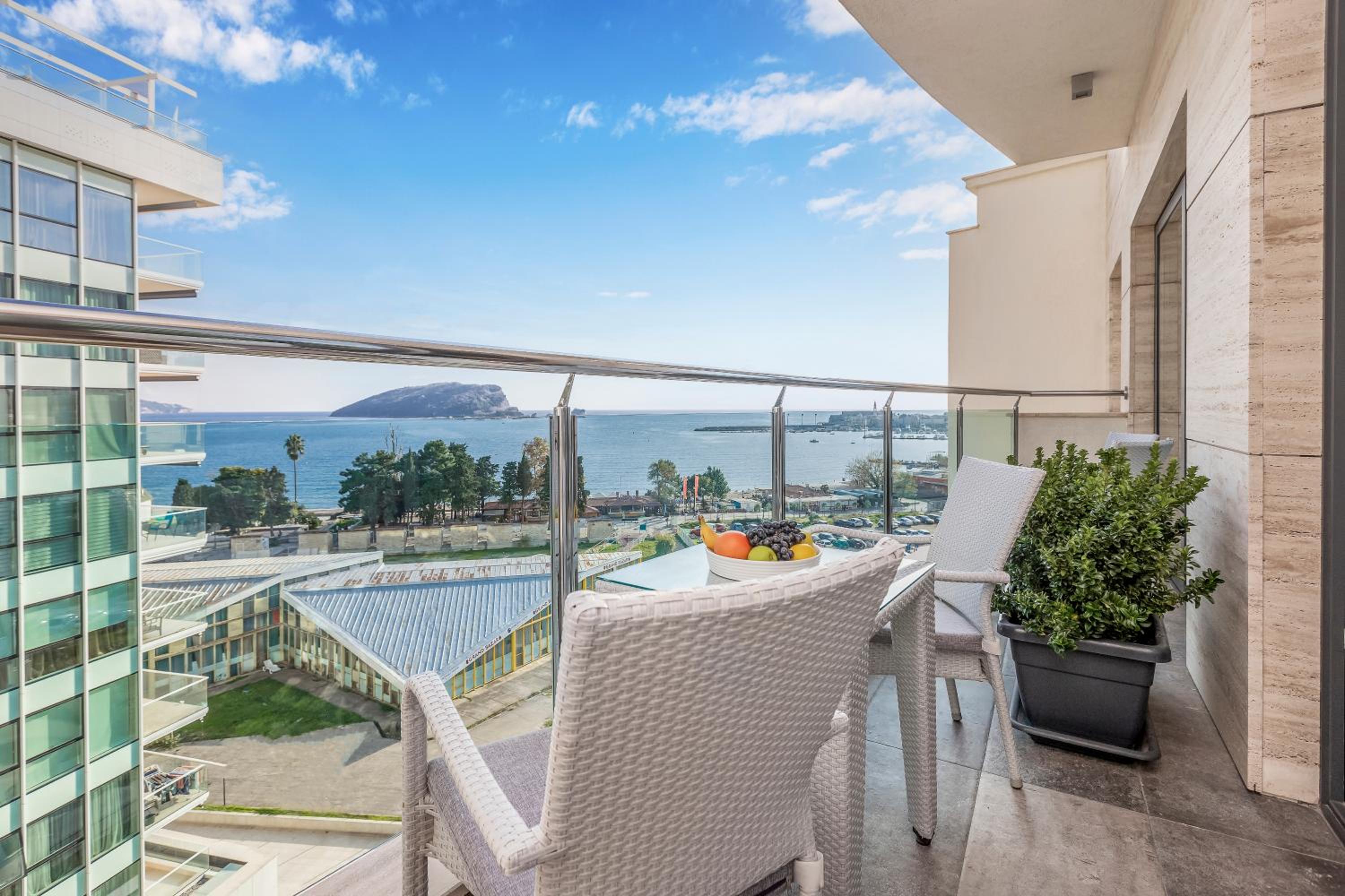 Family Room with Balcony and Sea View photo 3