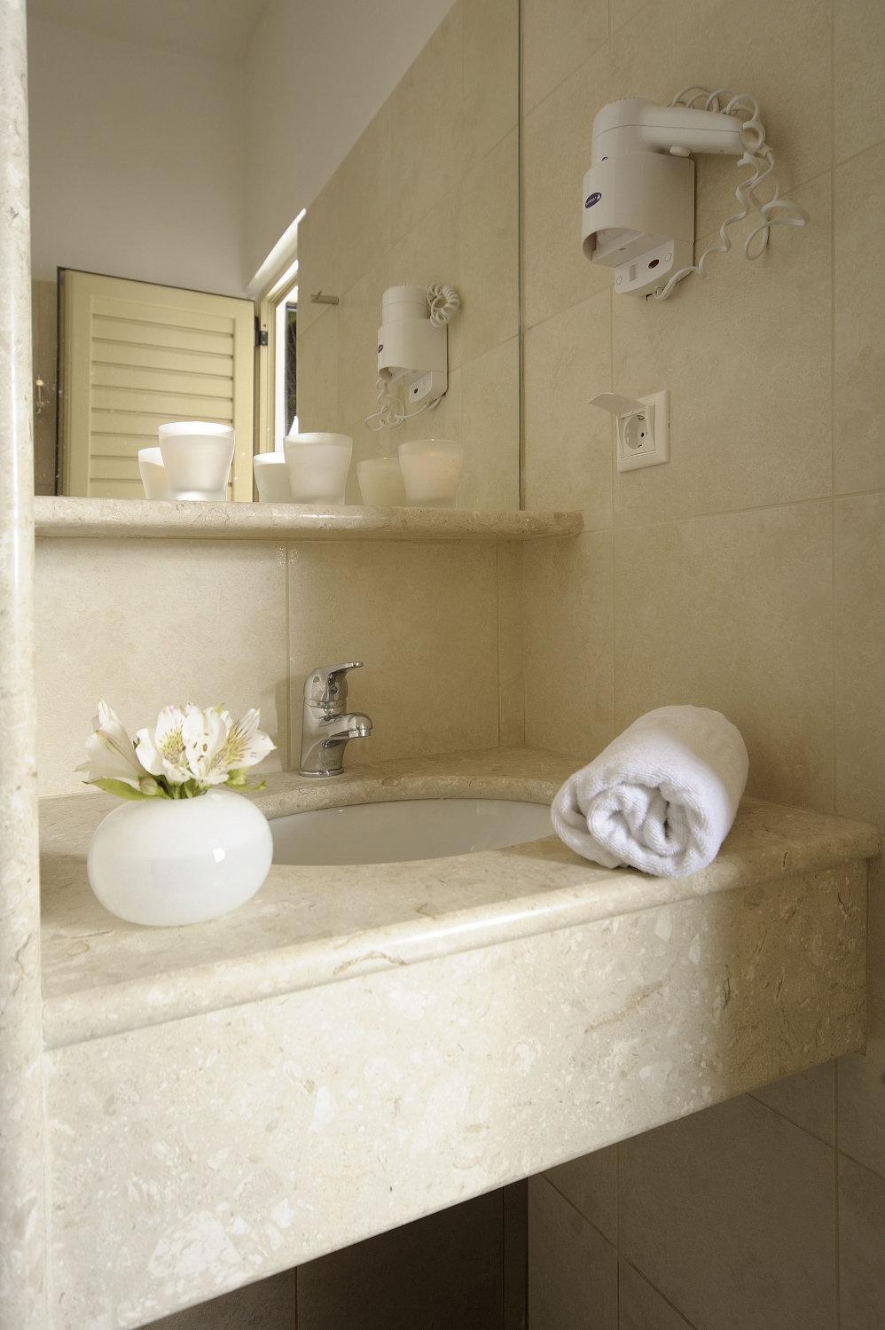 Double or Twin Room with Pool View - Photo 3