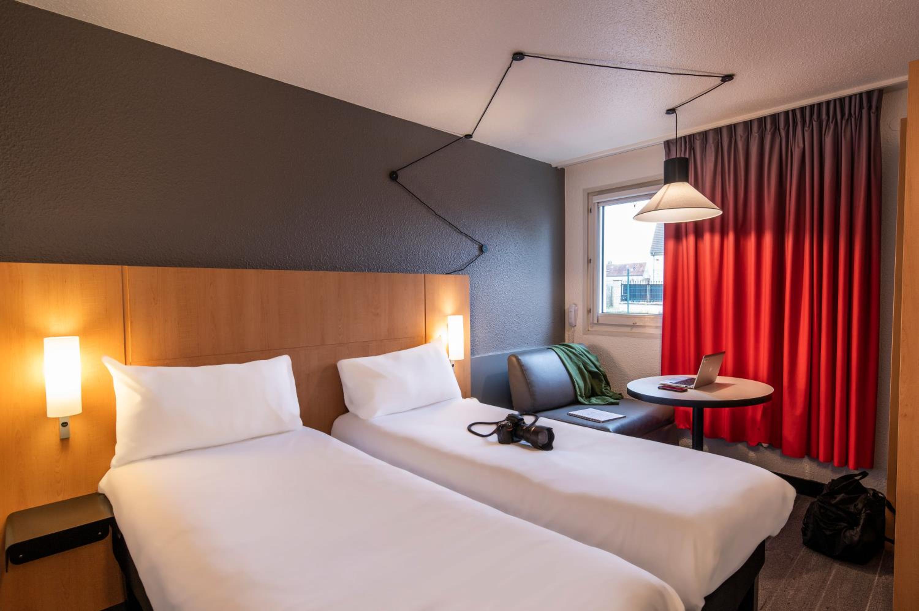 Standard Twin Room - Photo 6