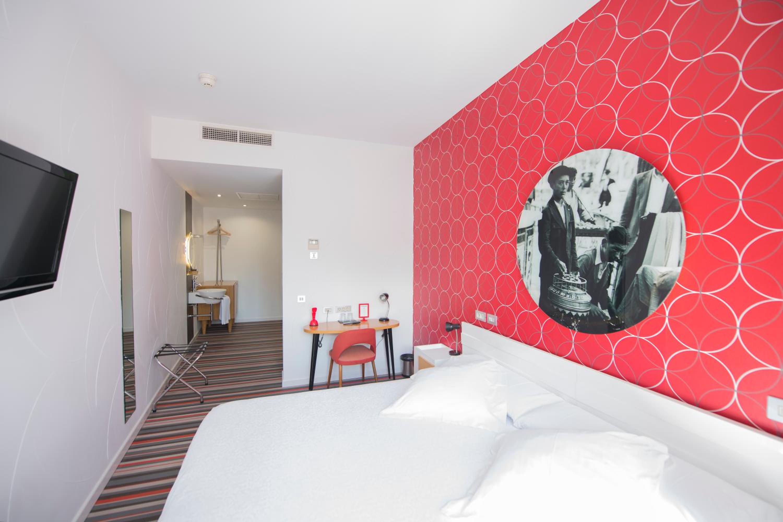 Double Room with Balcony - Photo 7