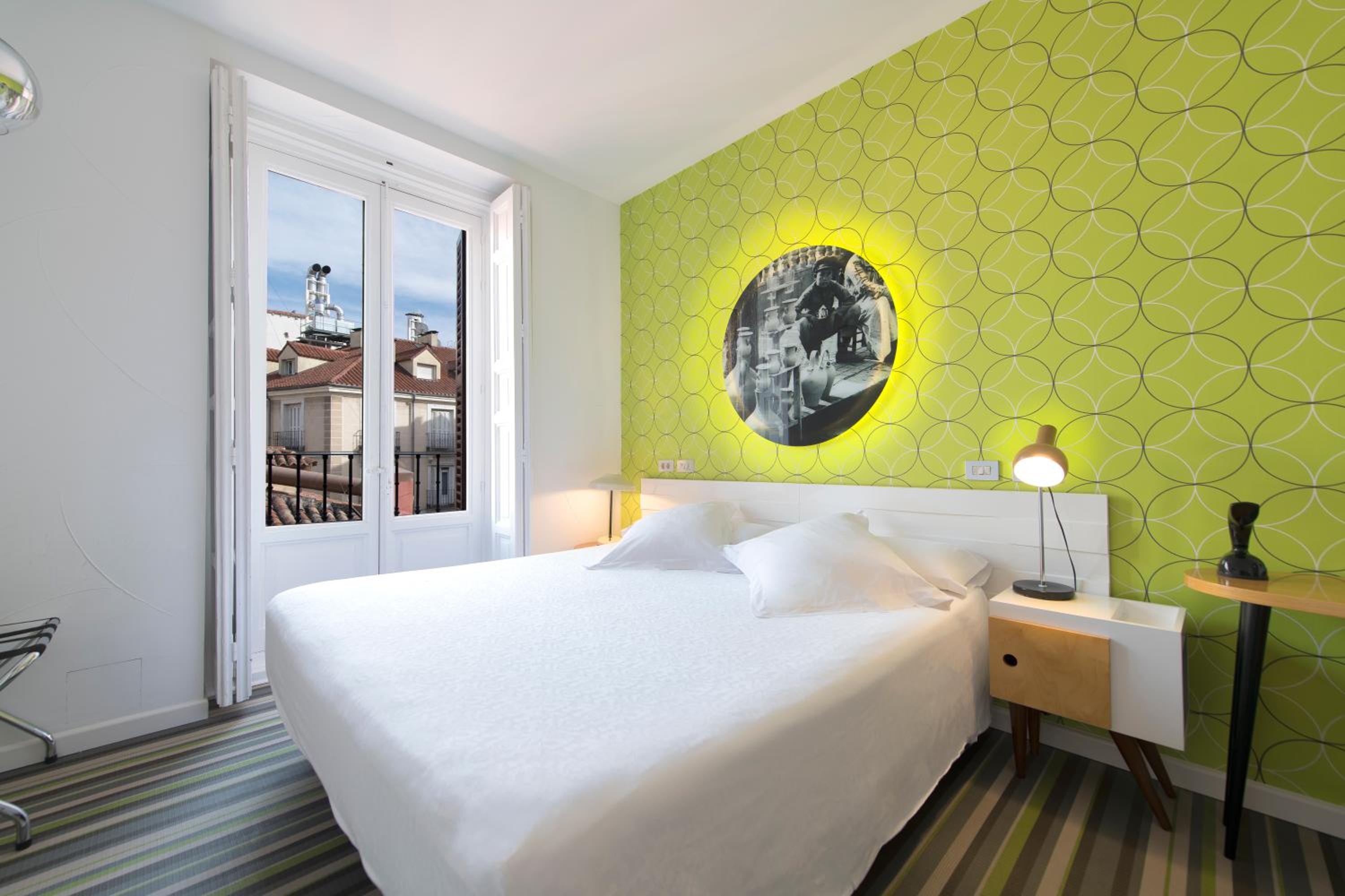 Double Room with Balcony - Photo 12