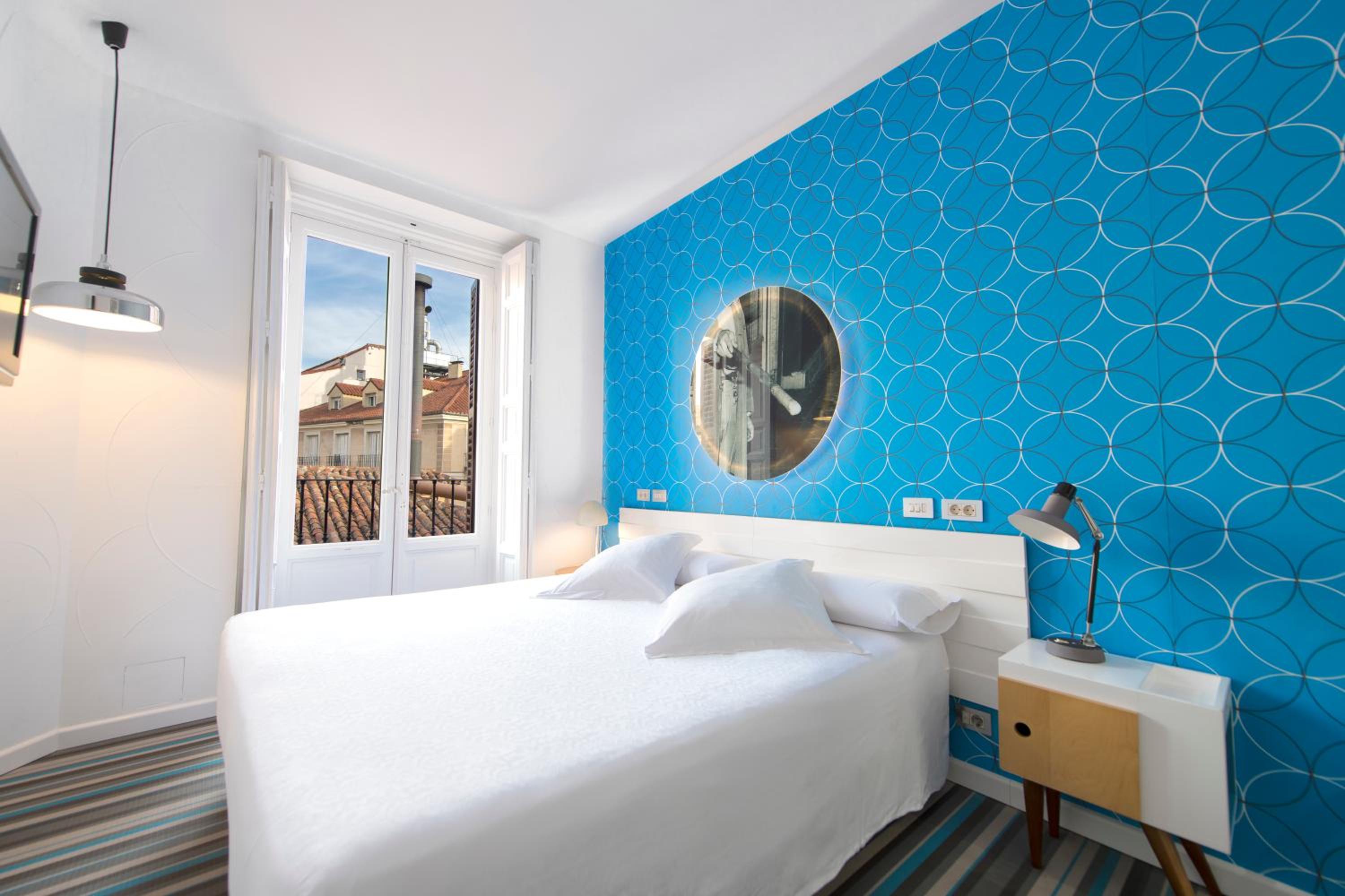 Double Room with Balcony - Photo 1