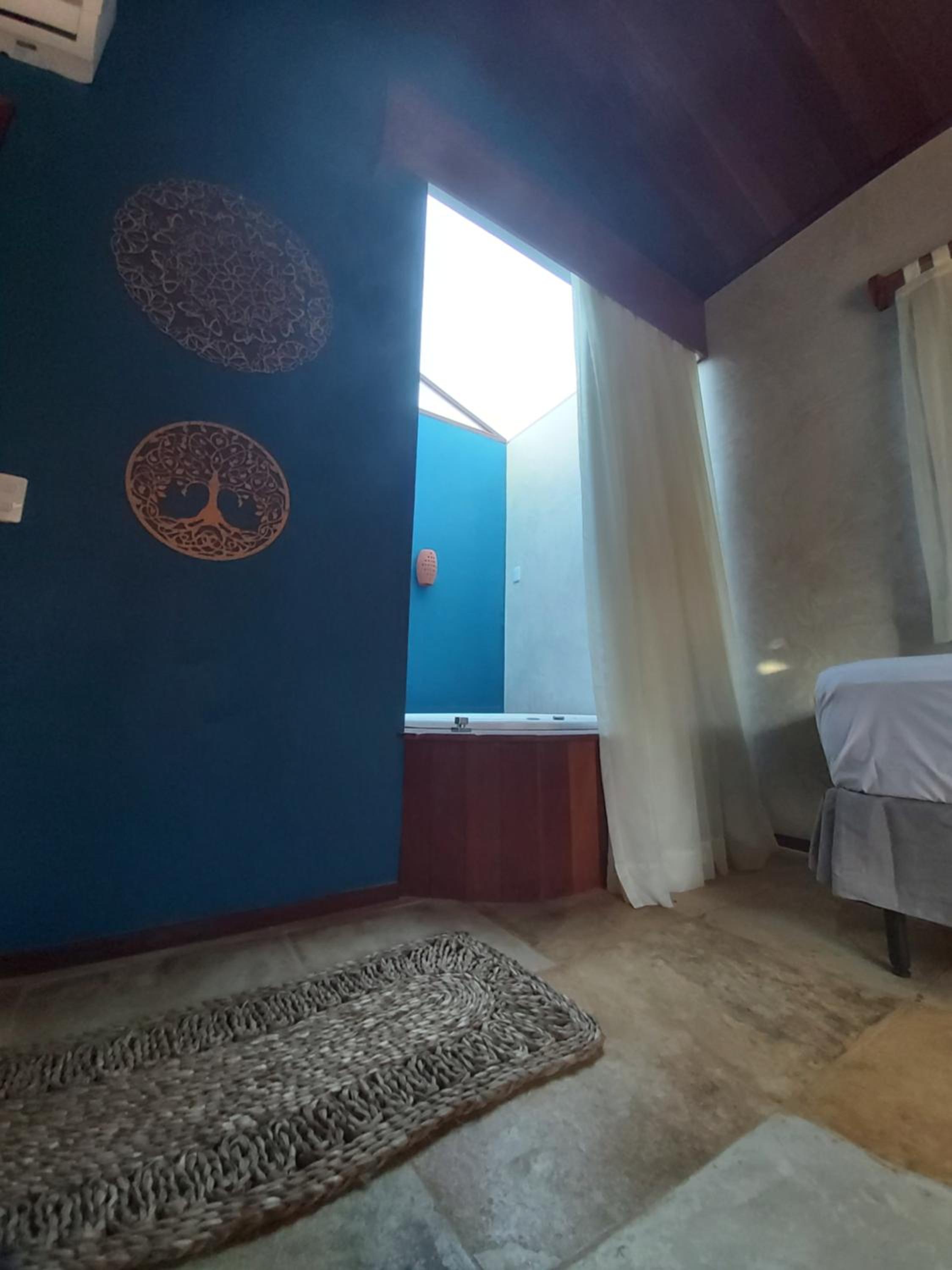 Deluxe Double Room with Bath - Photo 9