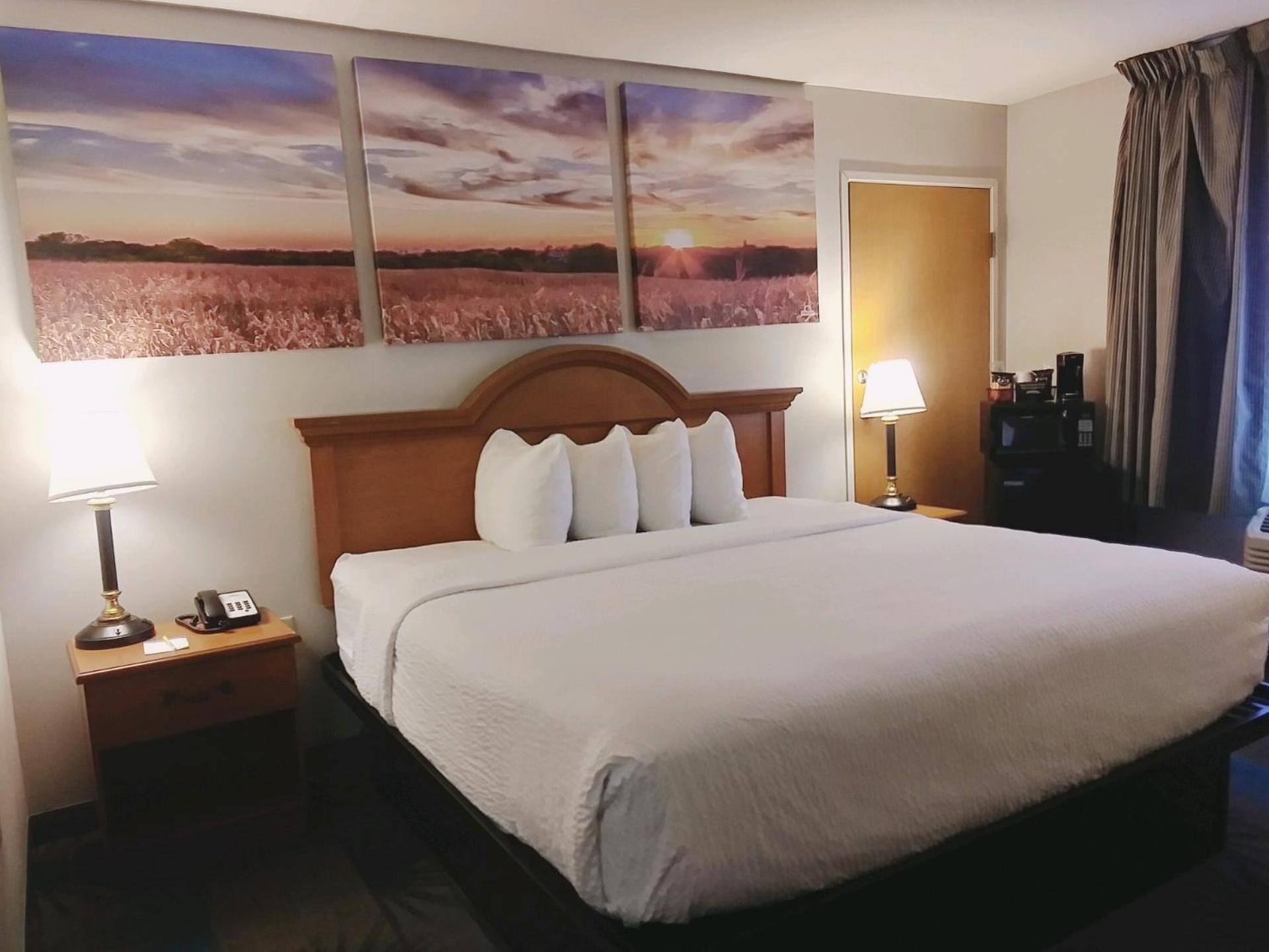 King Room - Non-Smoking - Photo 1