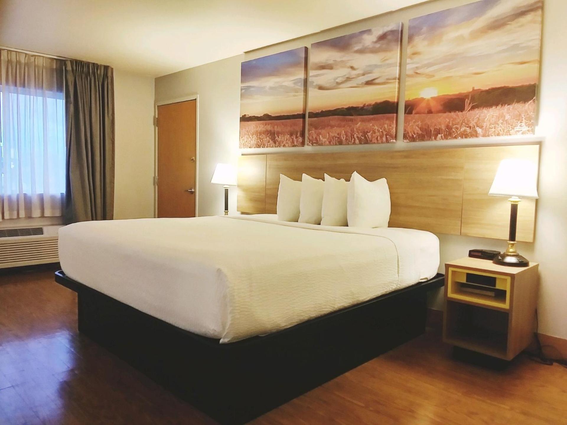 1 King Bed, Studio Suite, Non-Smoking photo 1