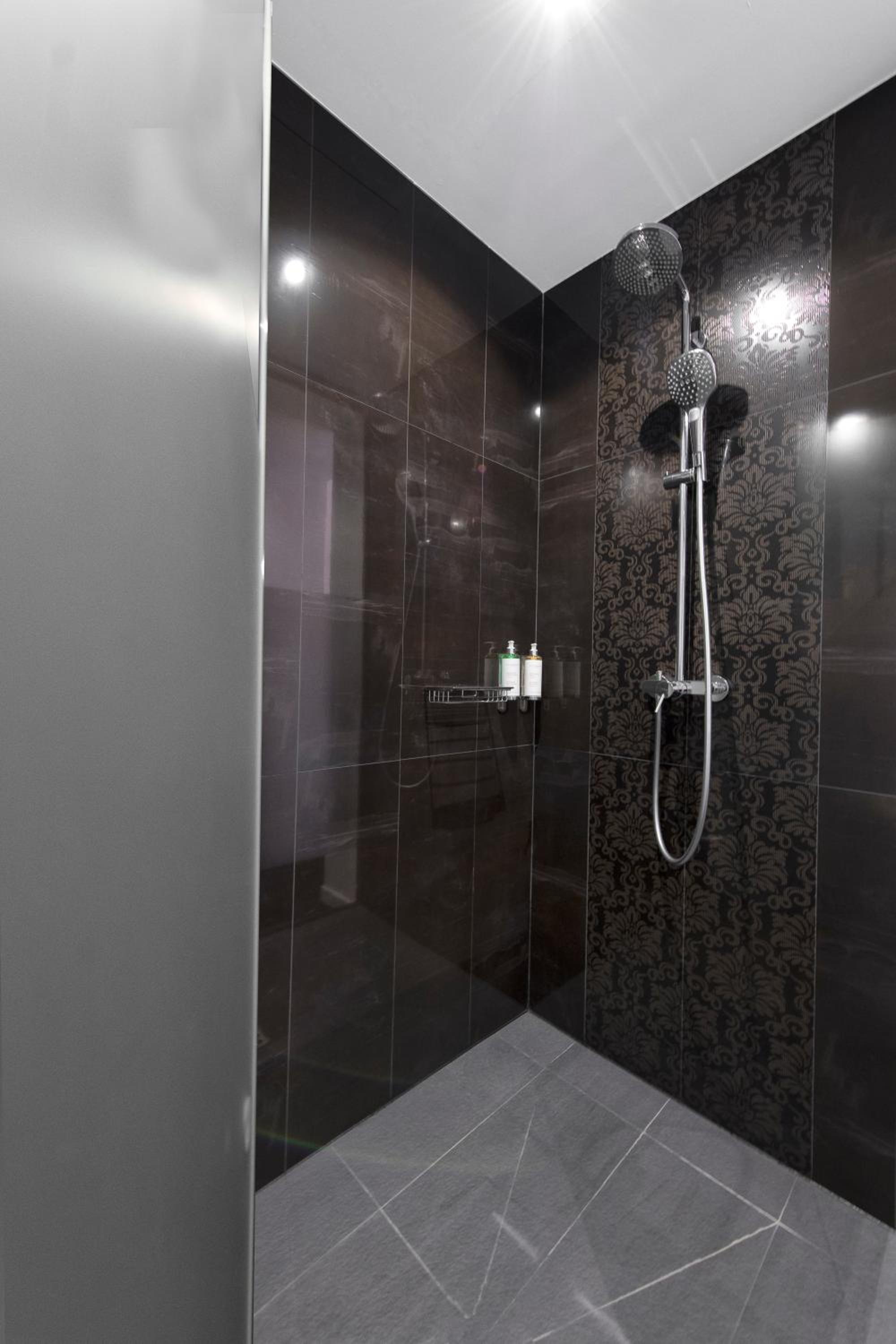 Double Room with Balcony - Photo 14