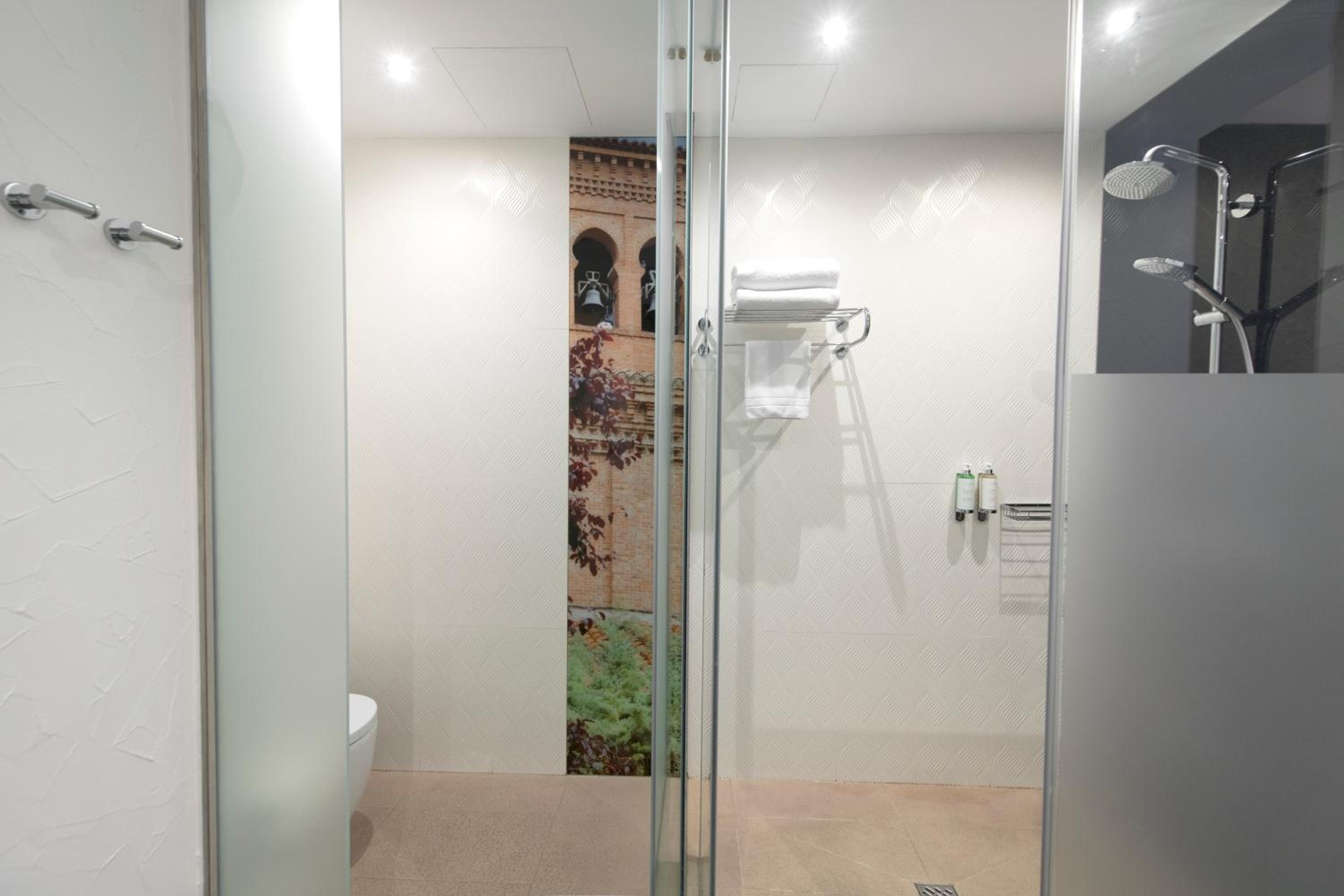 Double Room with Balcony - Photo 13