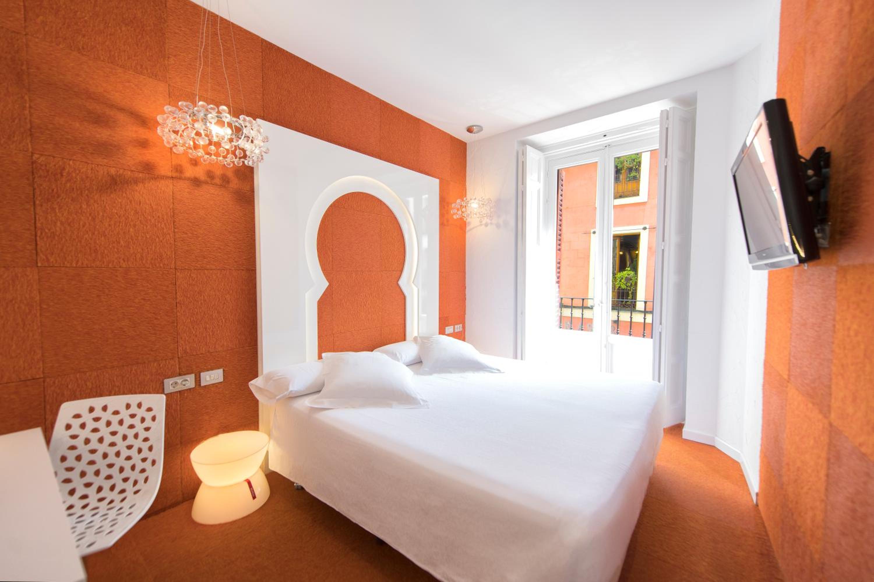 Double Room with Balcony - Photo 4