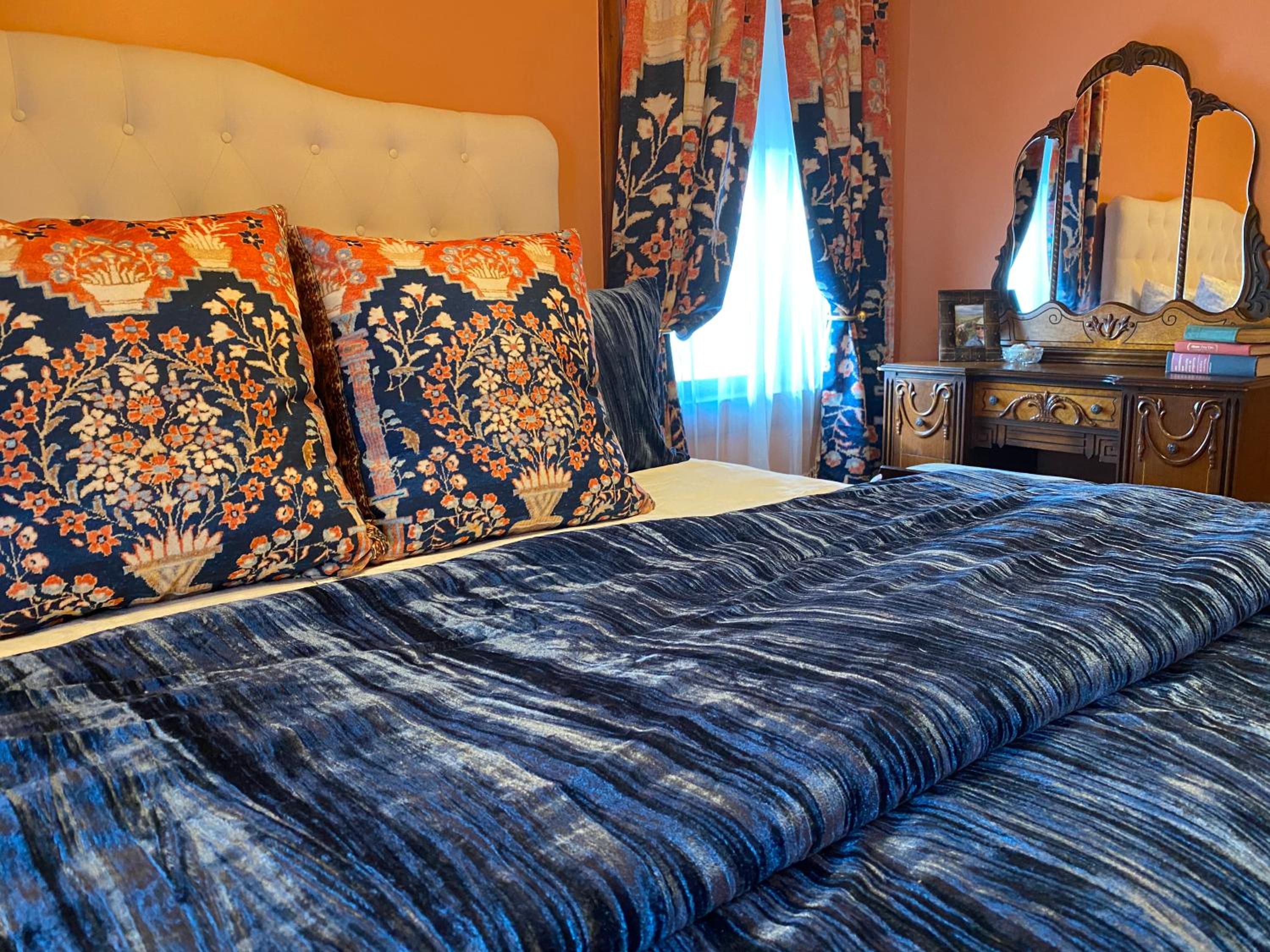 Two-Bedroom Apartment - Photo 40