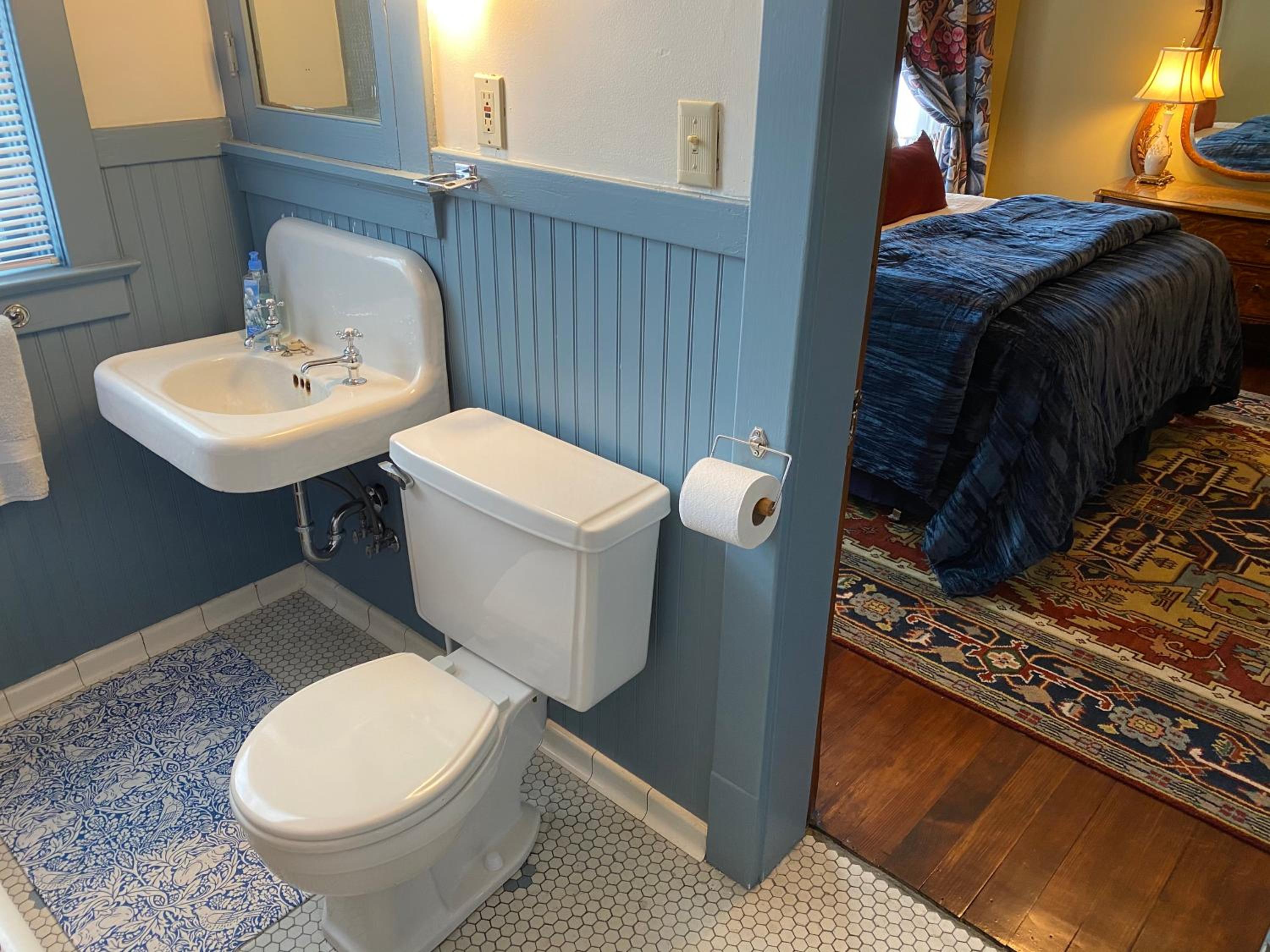 Two-Bedroom Apartment - Photo 37