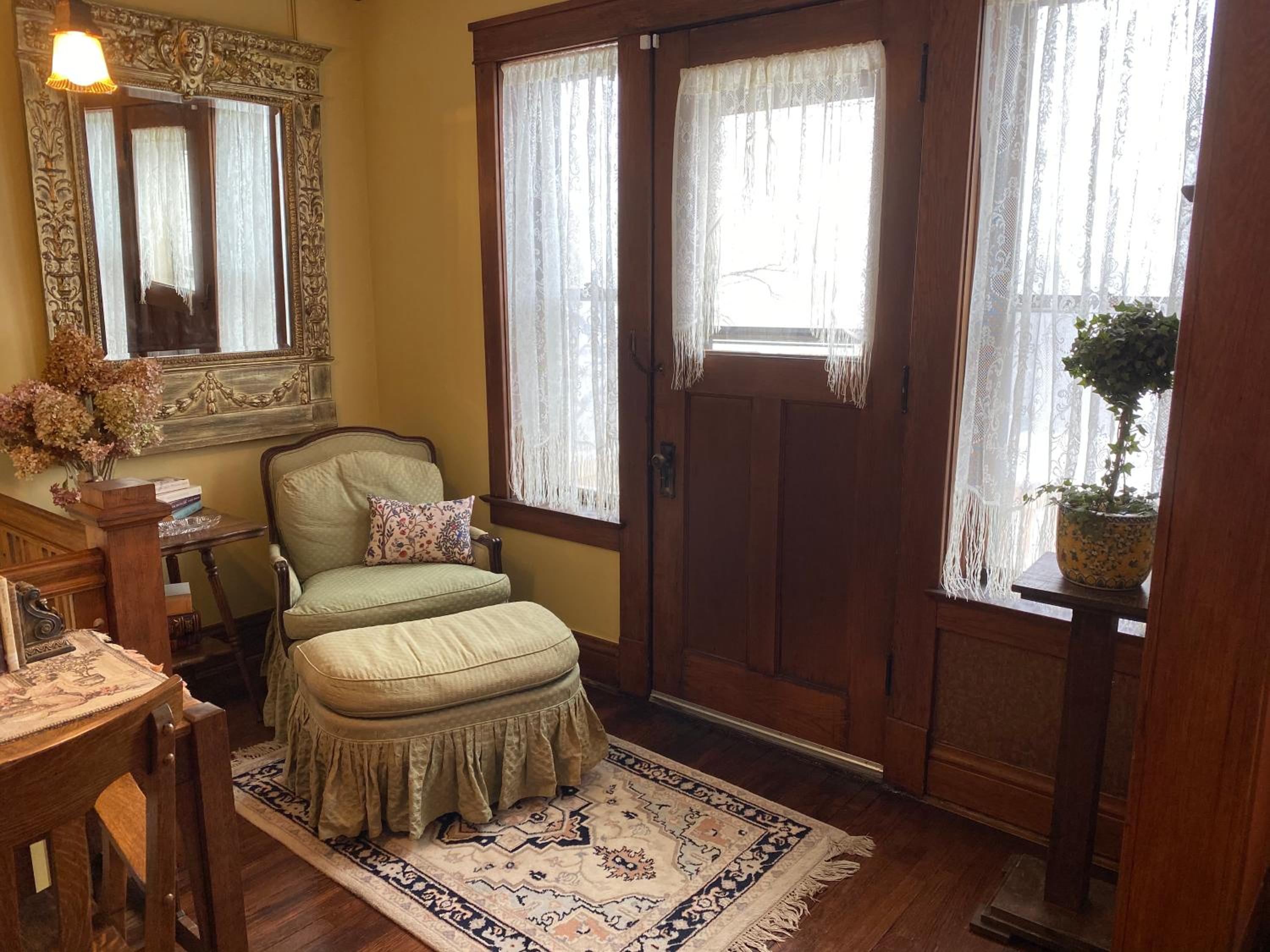 Two-Bedroom Apartment - Photo 21