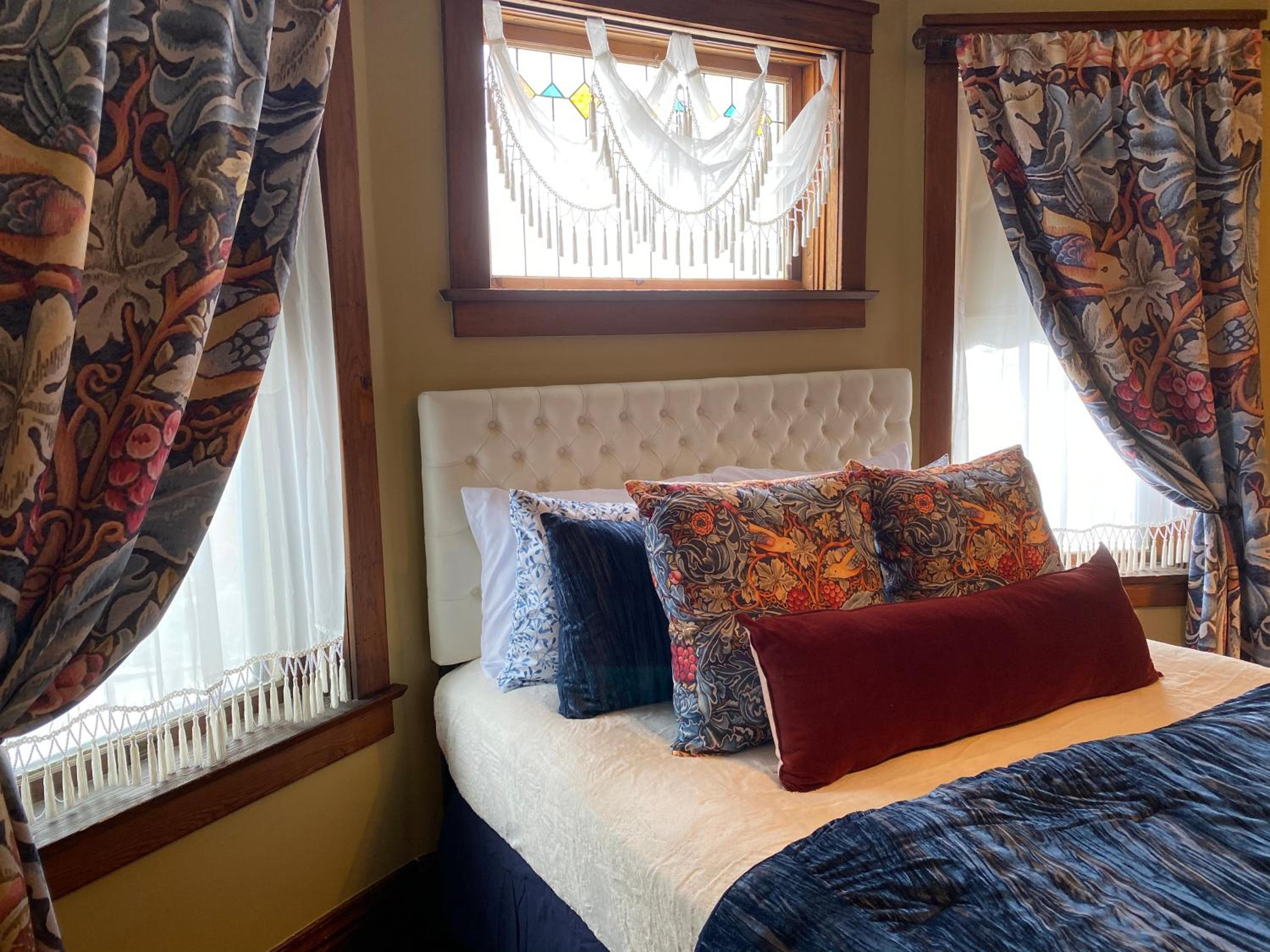 Two-Bedroom Apartment - Photo 10
