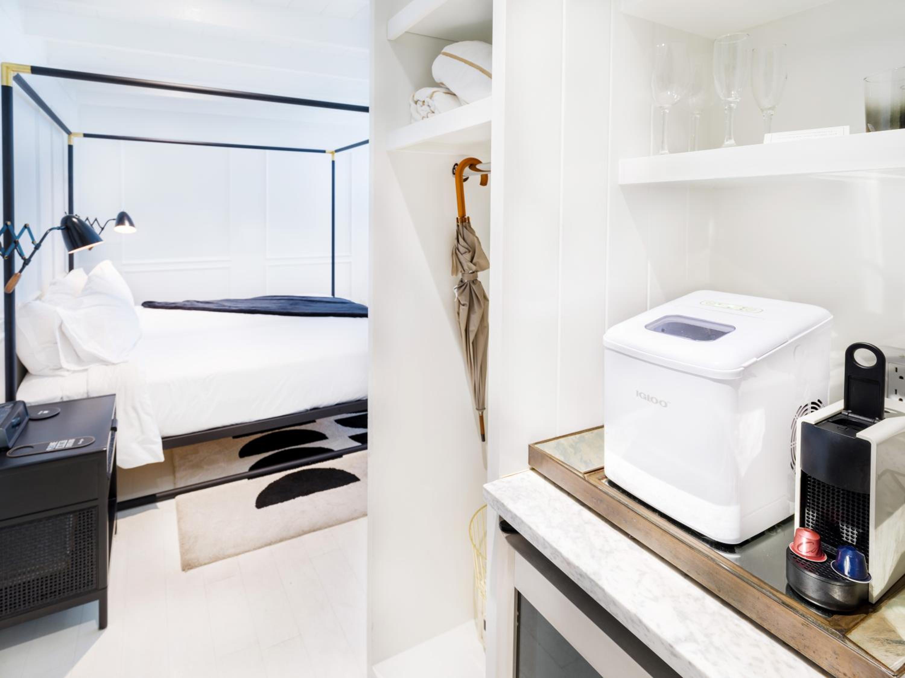 Deluxe King Suite photo 1