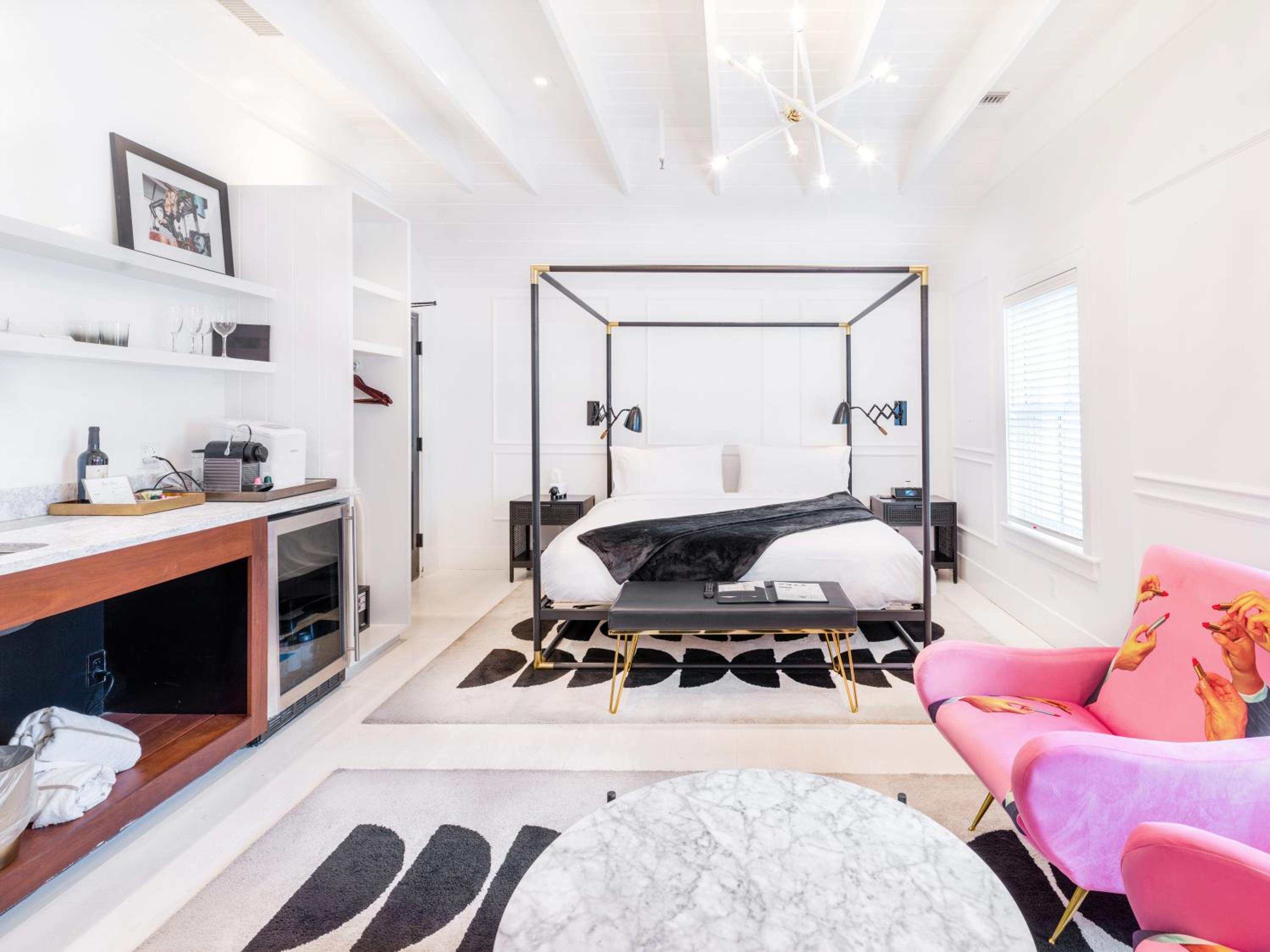 Deluxe King Suite photo 1