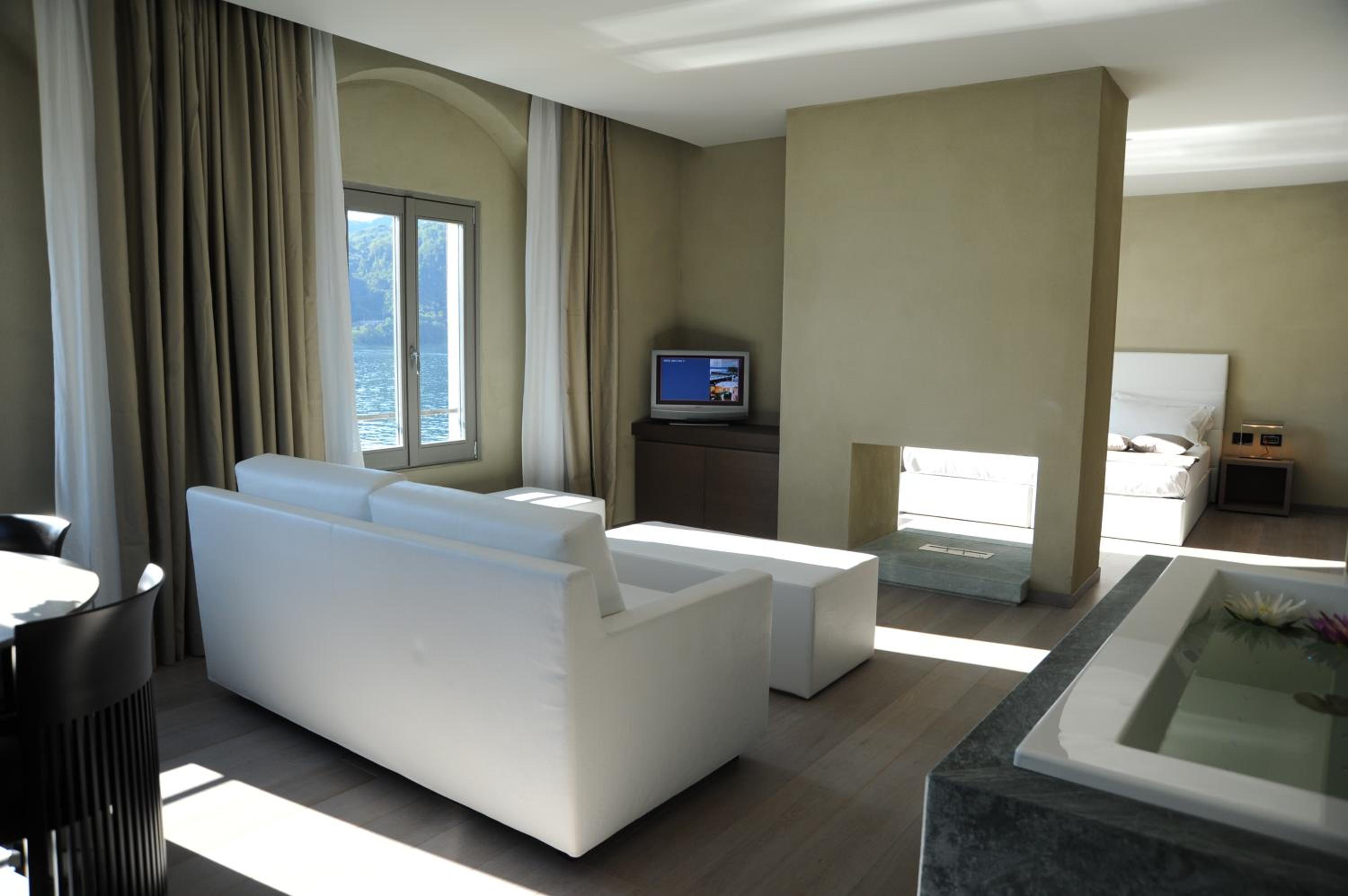 Deluxe Suite photo 2