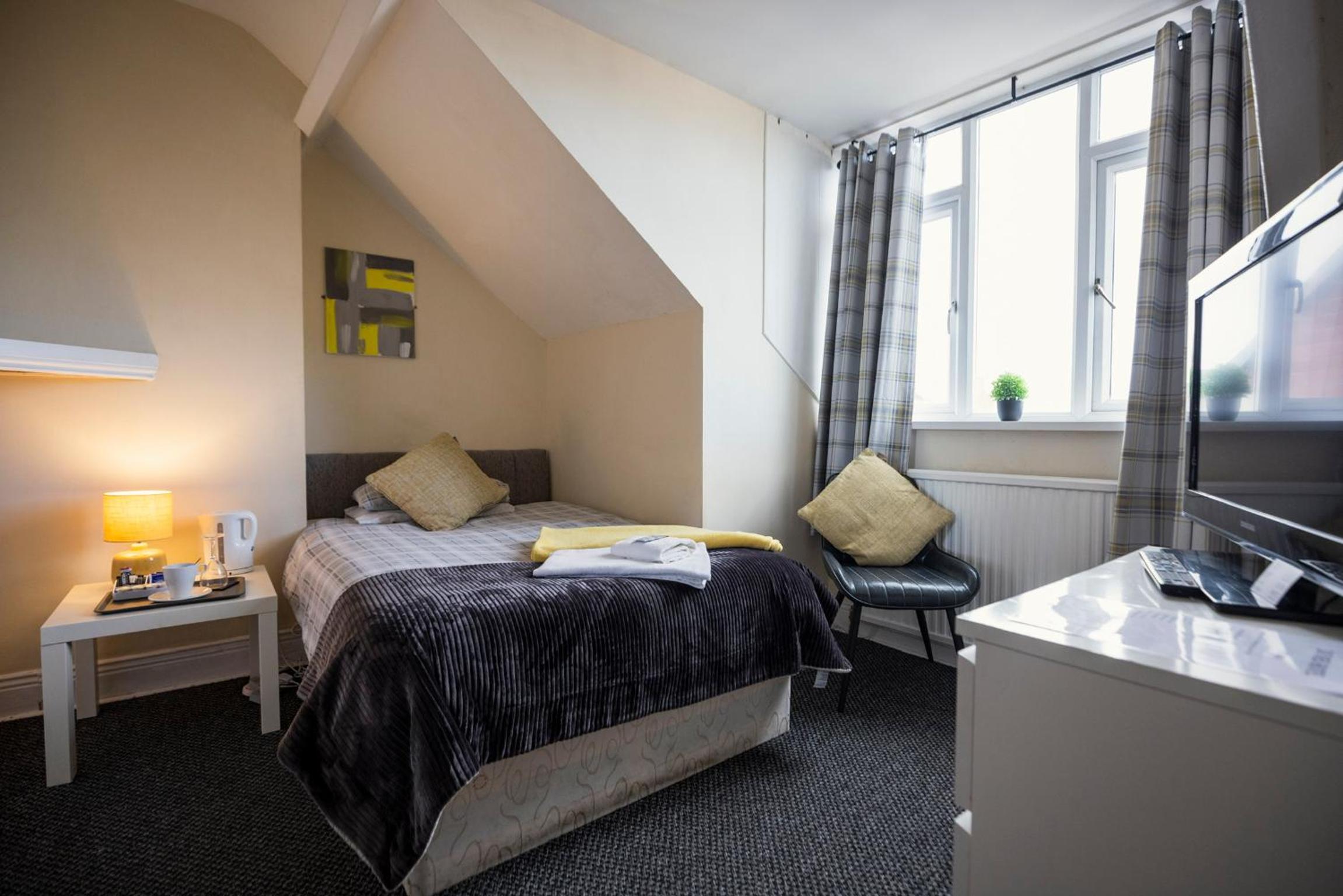 Single Room with Private Bathroom