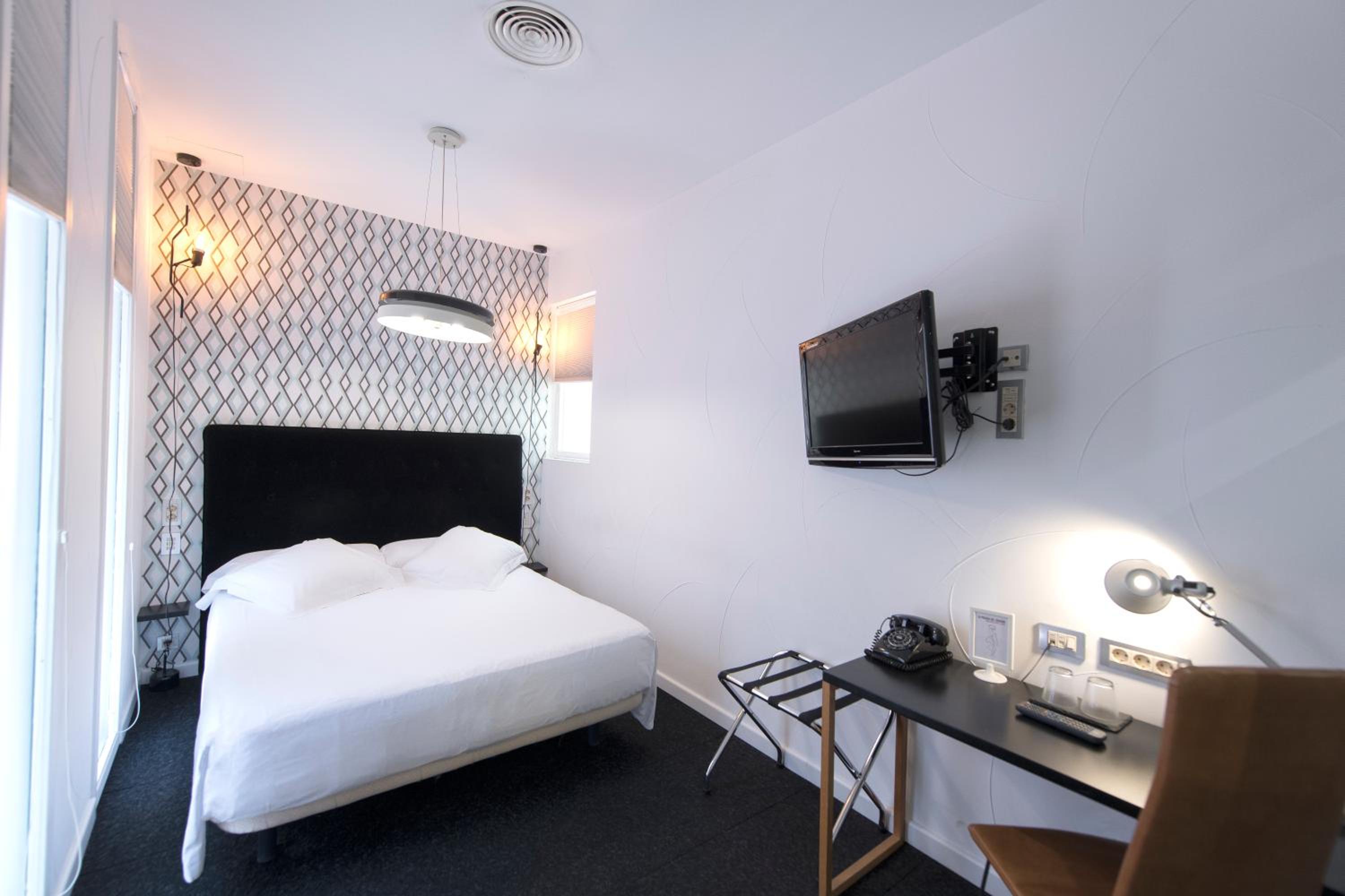 Double Room - Photo 10