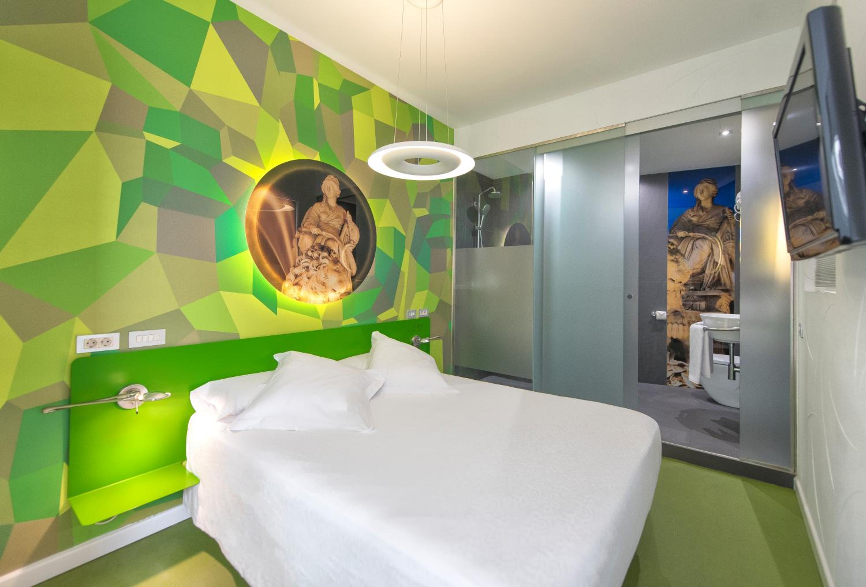 Double Room - Photo 7