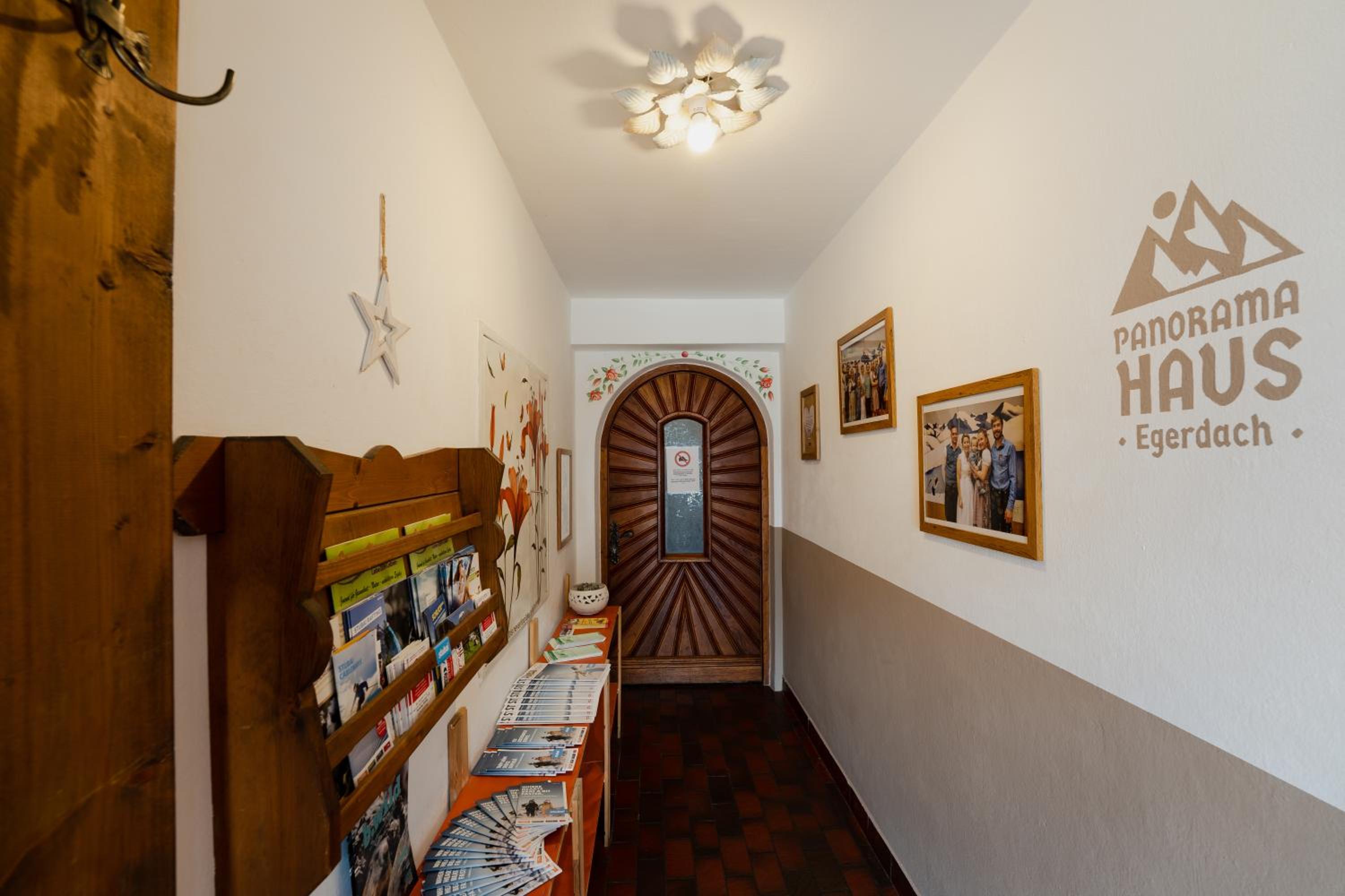 Five-Bedroom House photo 2