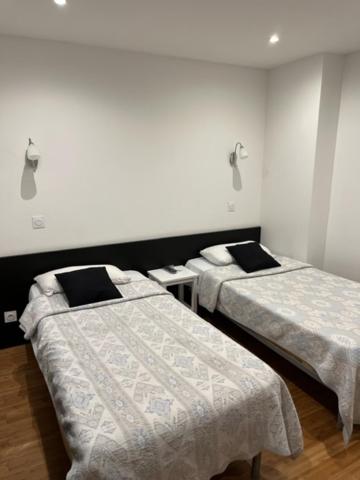 Twin Room with Private Bathroom photo 1