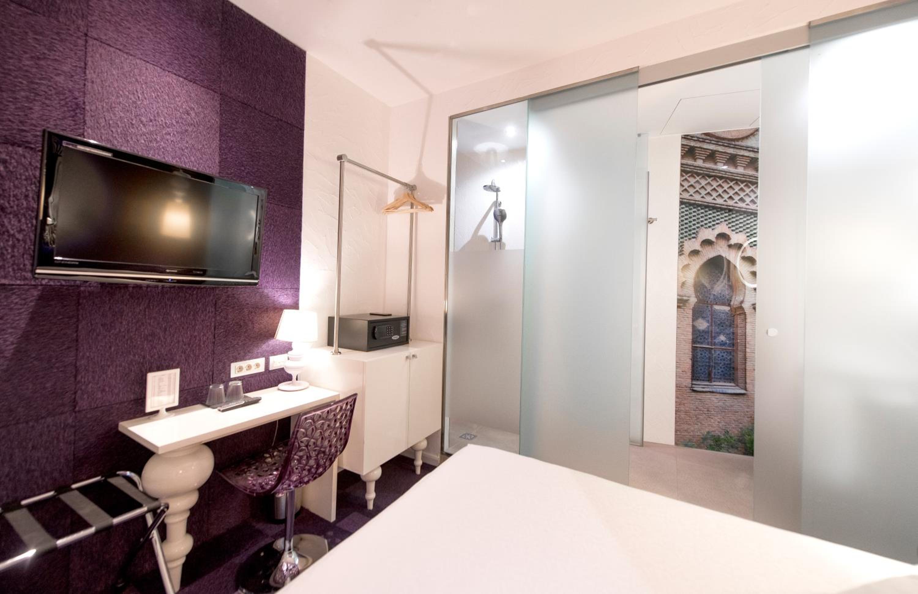 Double Room - Photo 13
