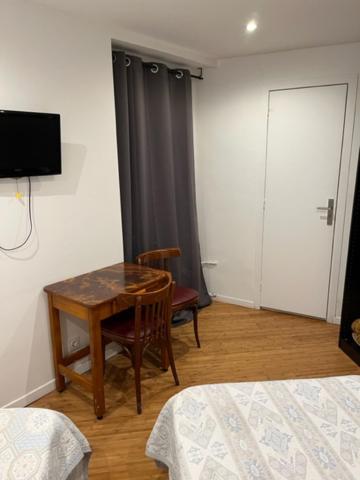 Twin Room with Private Bathroom photo 2