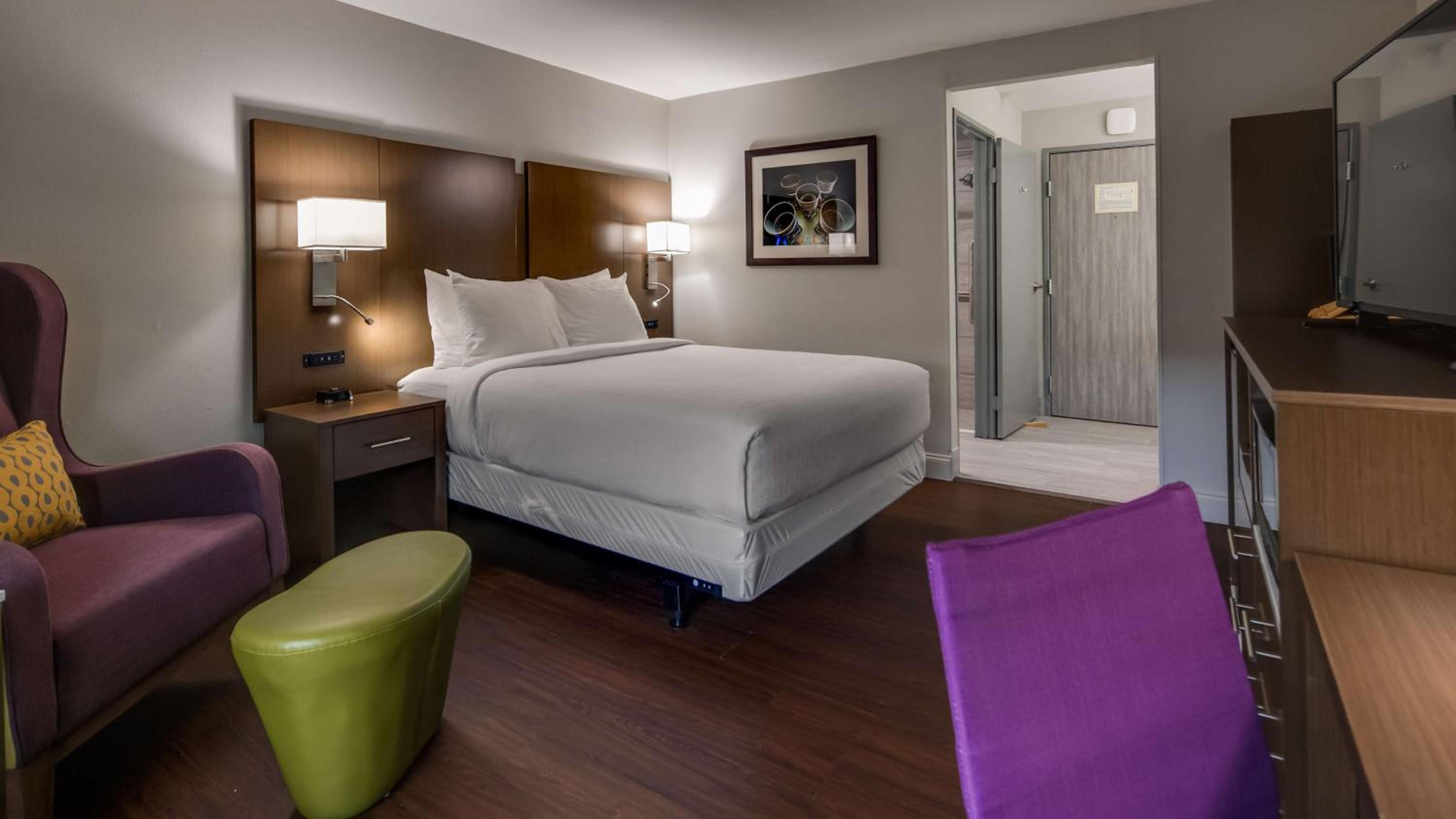 Queen Room - Mobility Access - Photo 1