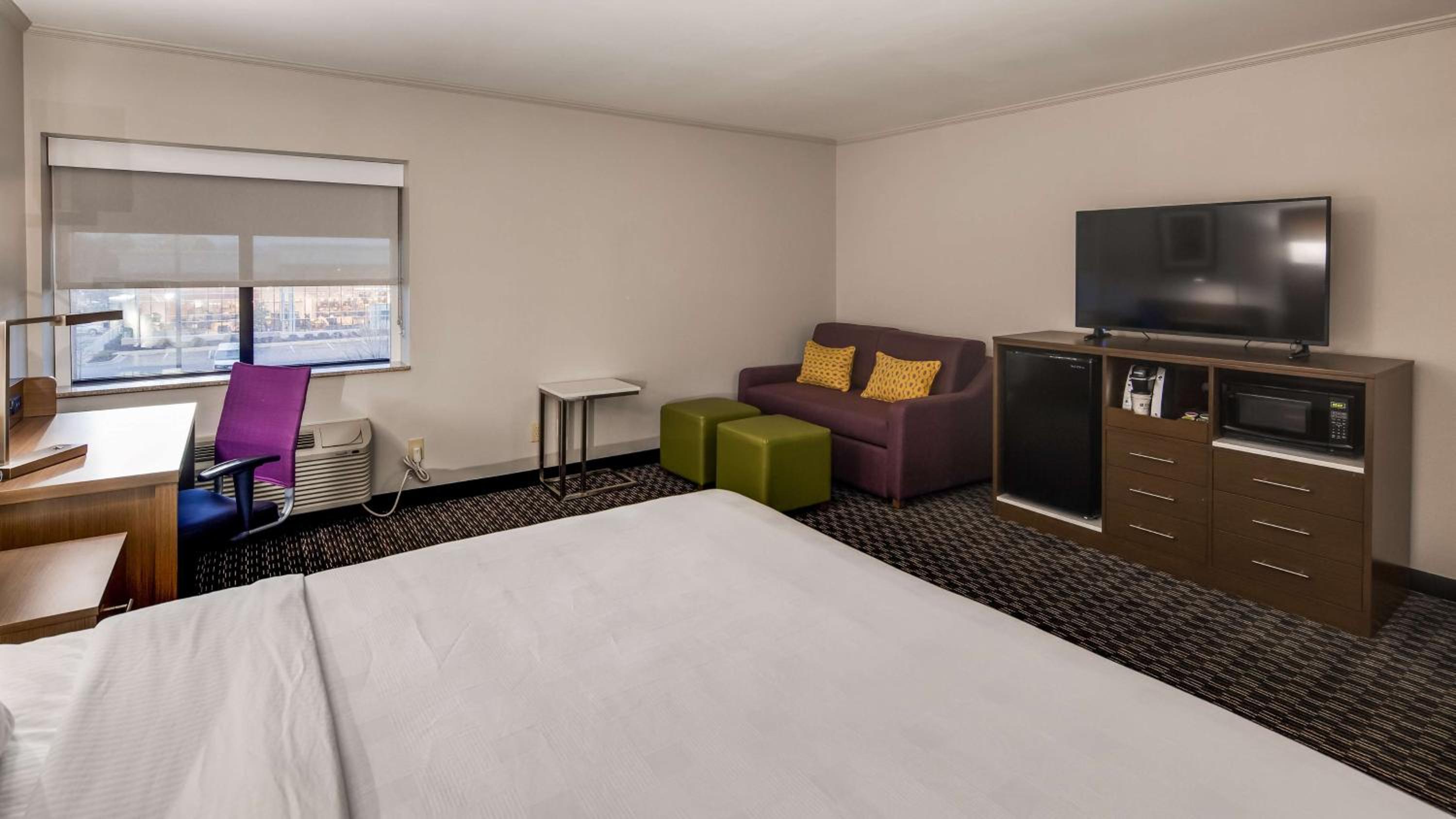 King Suite with Sofa Bed - Photo 3