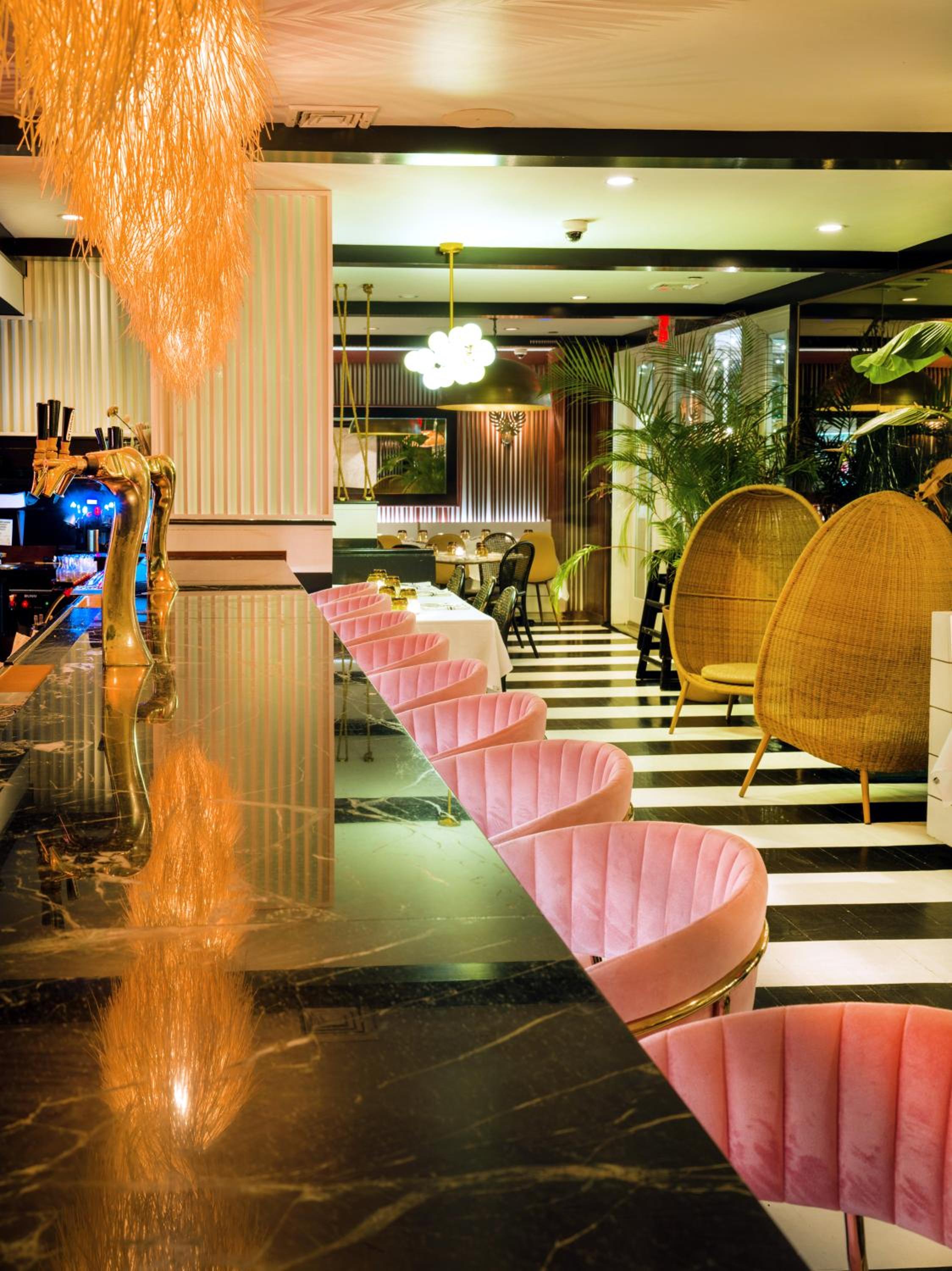Deluxe King Suite photo 3
