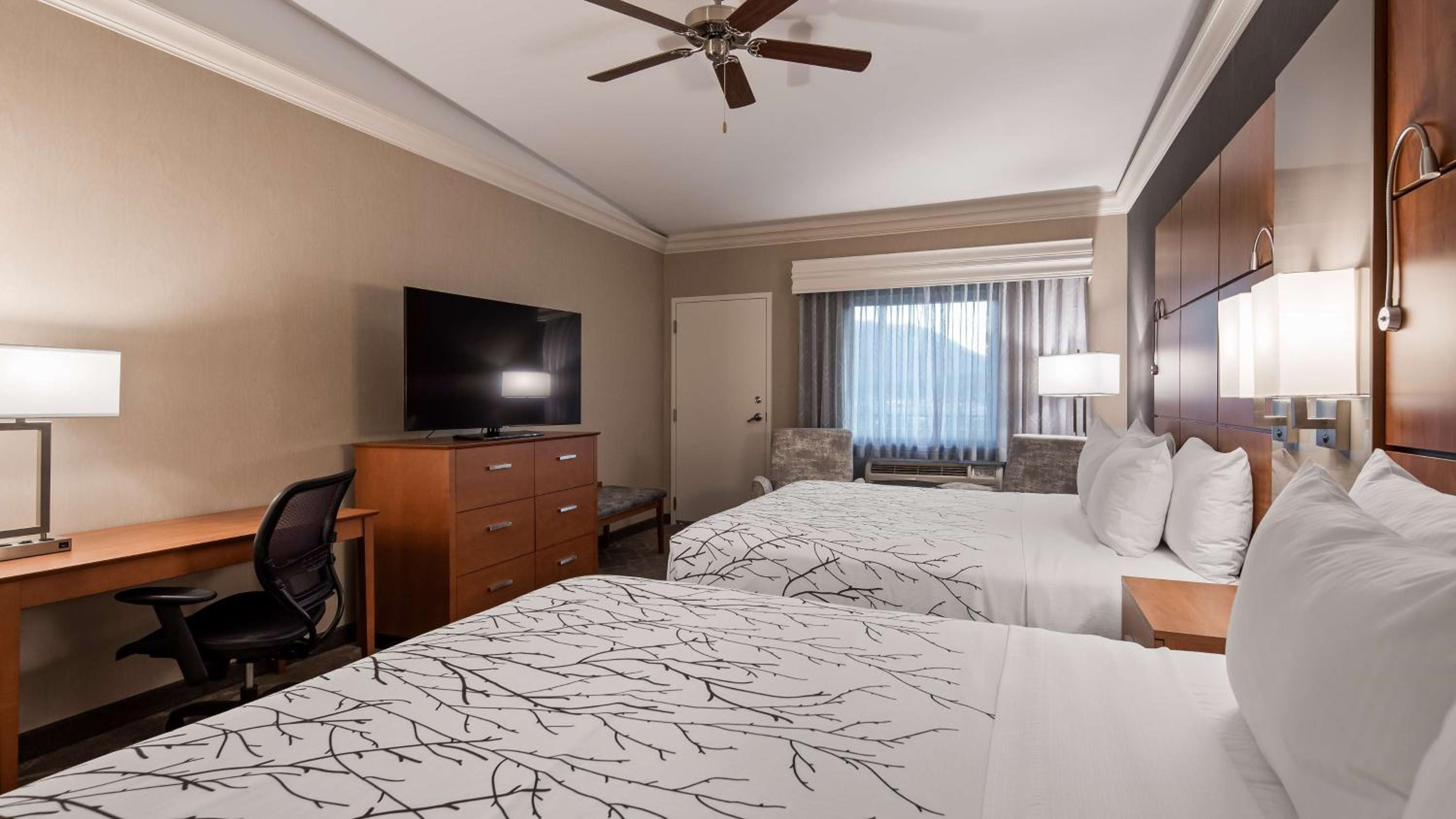 King Room with Two King Beds and Mountain View - Non-Smoking
