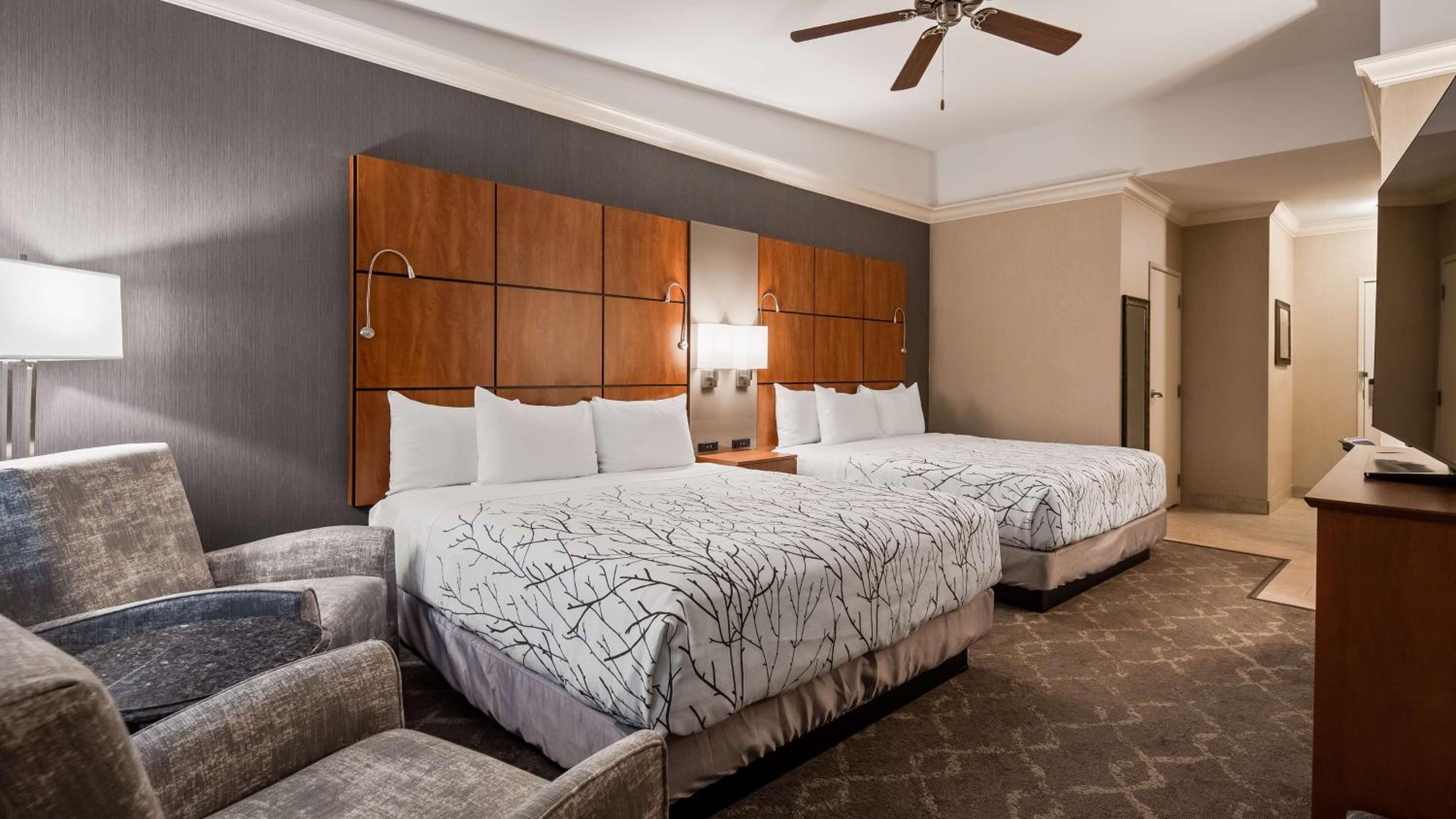 Two-Bedroom King Suite with Three King Beds and Mountain View - Non-Smoking