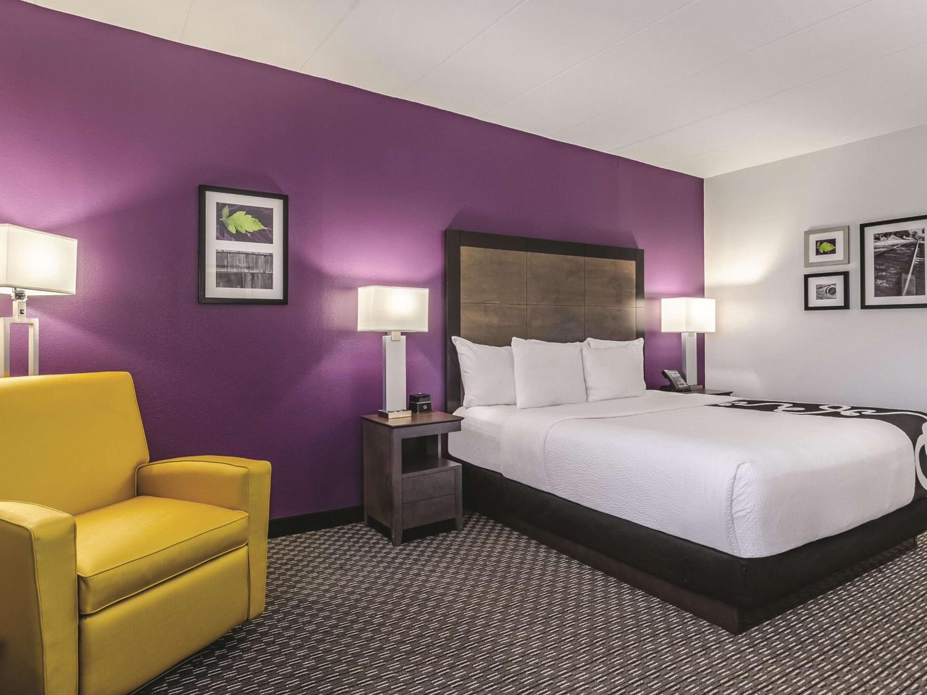 Deluxe King Room - Photo 2